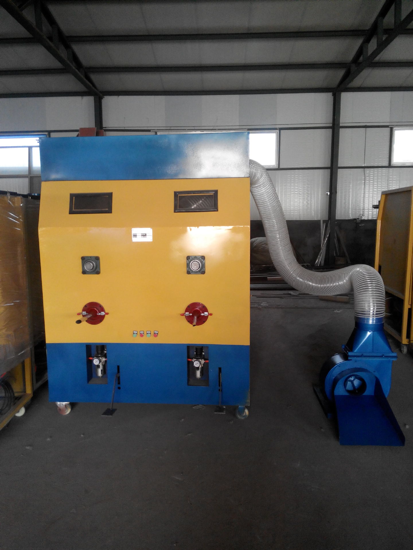 厂家供应优质高效新型充棉机