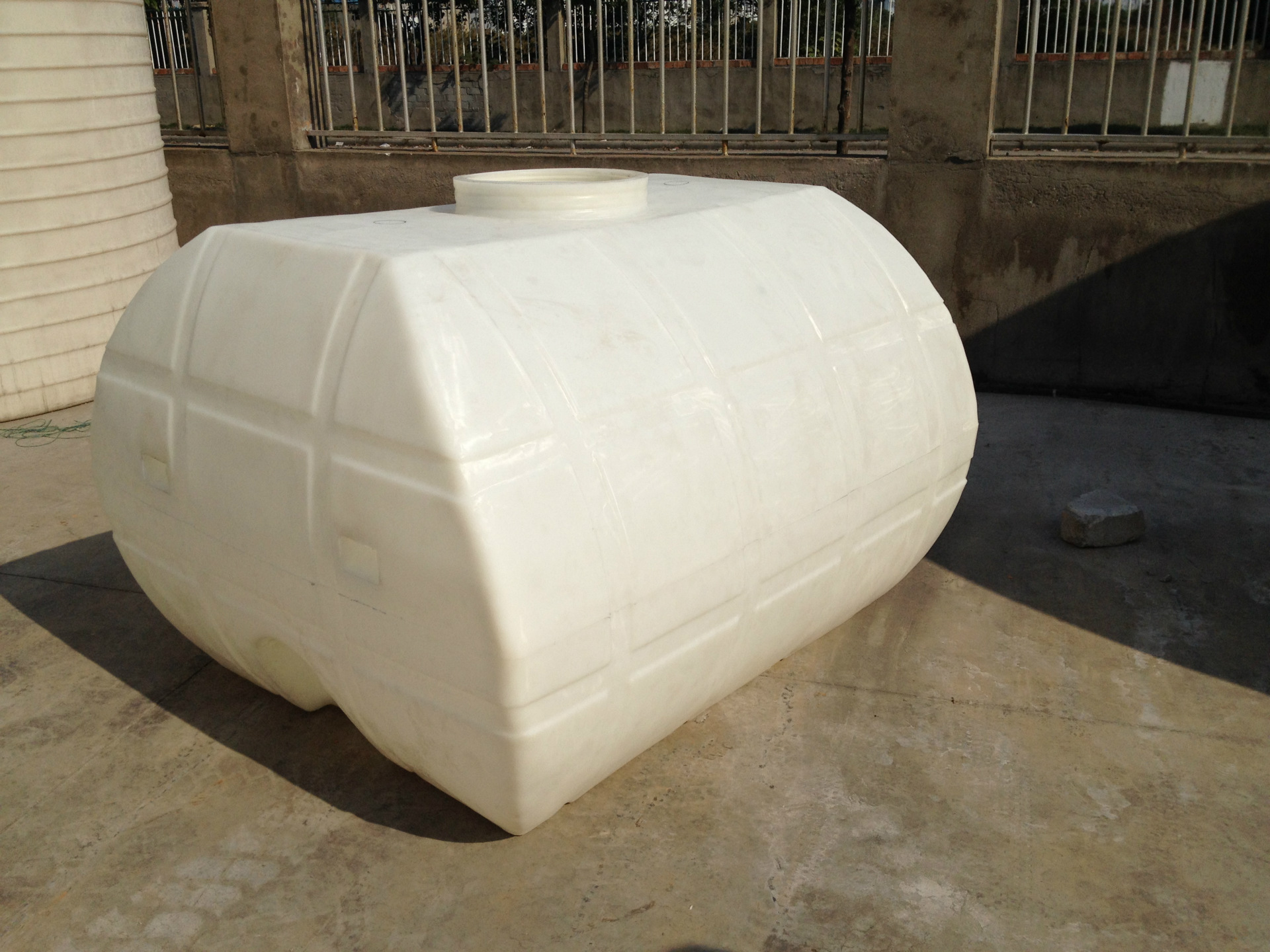 供应3吨卧式水箱3000l卧式储罐塑料储罐卧式-阿里巴巴