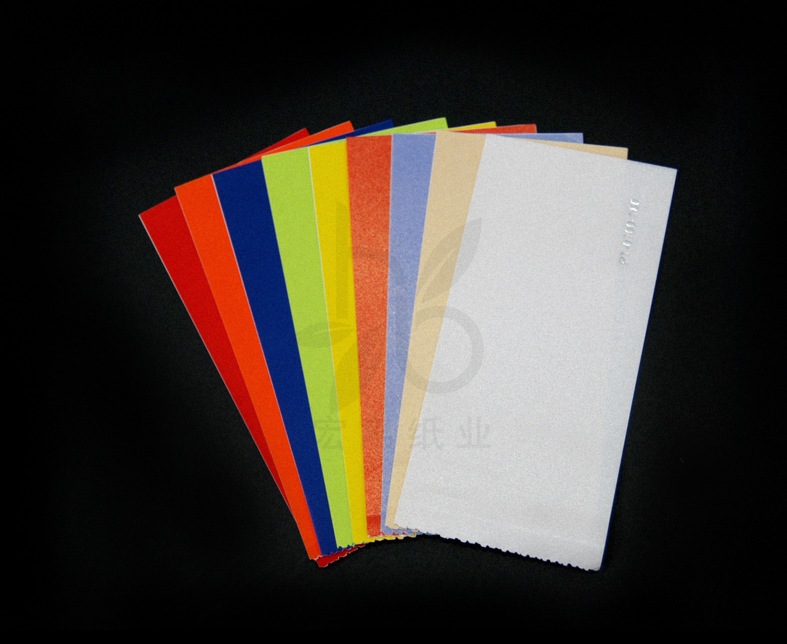 现货供应110克多色硫酸纸特殊规格颜色制作化妆品包装高档画册