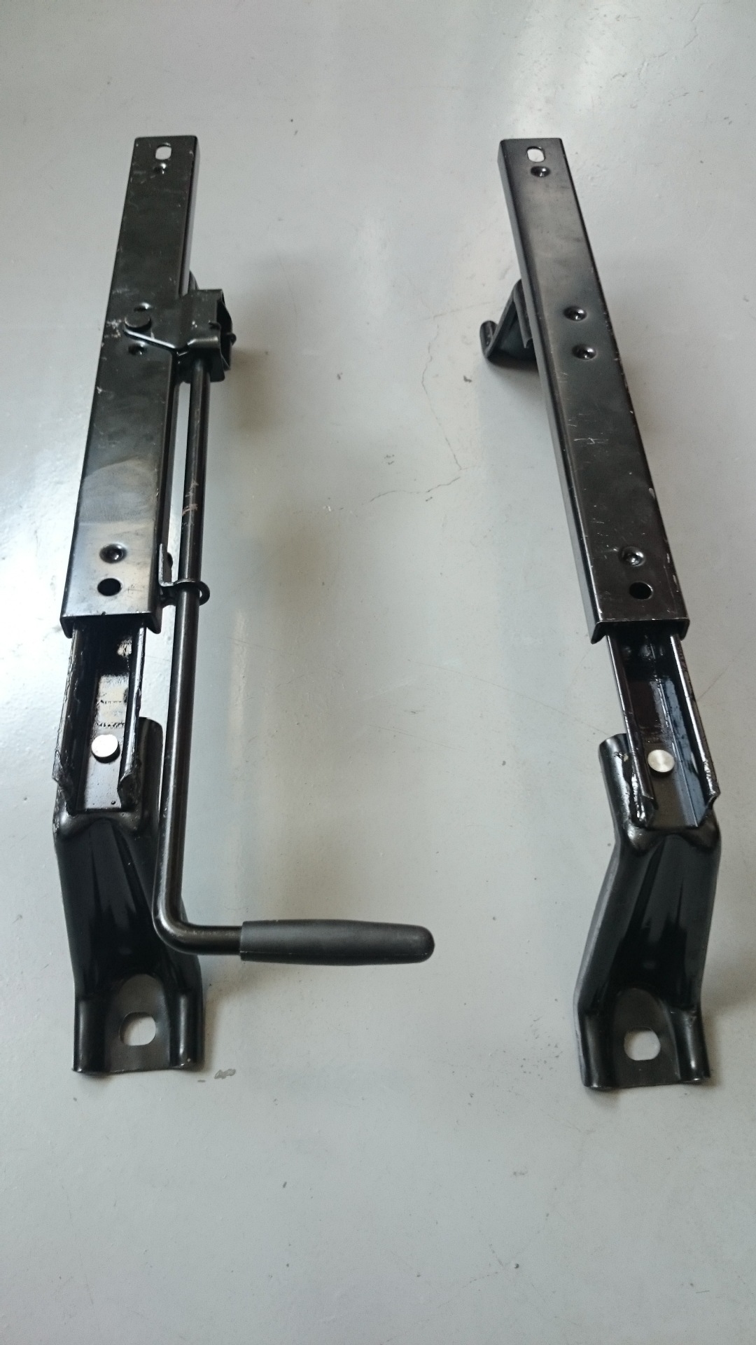 【行业推荐】节能环保电动汽车座椅滑道(c型) 汽车座椅滑轨11