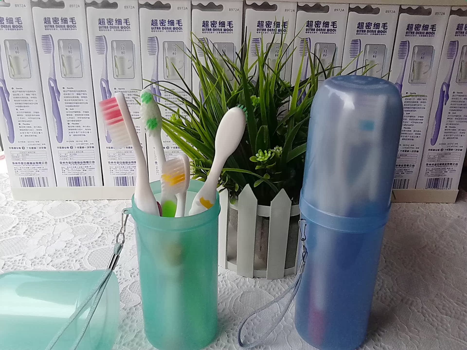 软毛牙刷便捷旅行装筒装干净方便日用百货批发牙刷厂家直销