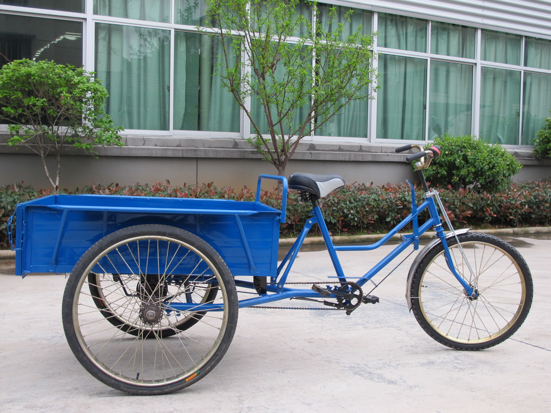 哪位知道乌鲁木齐卖人力脚踏小型三轮车的地方