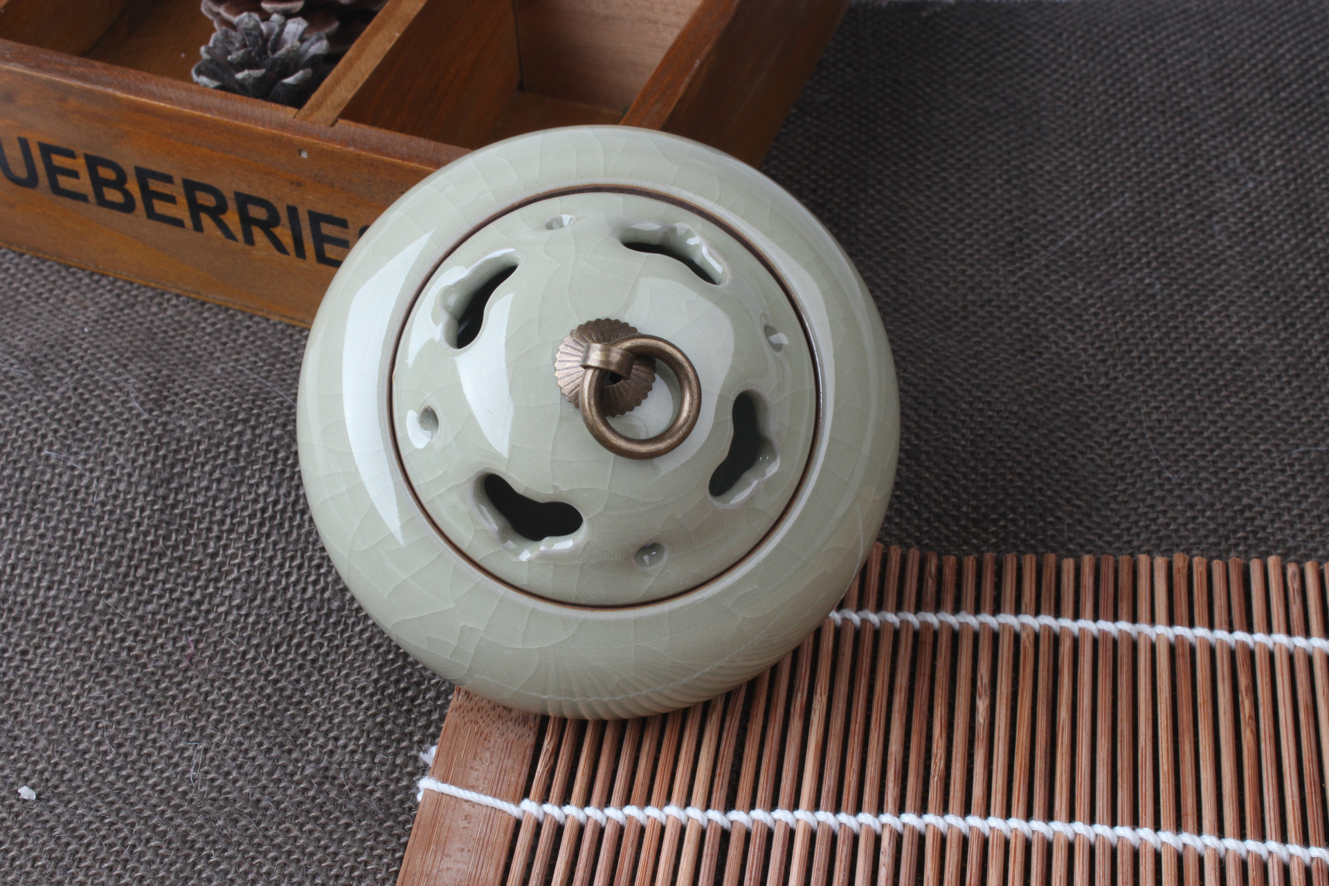 新瓷尚 陶瓷香炉佛教三脚青瓷冰裂香薰炉 送礼商务 一件代发 混批