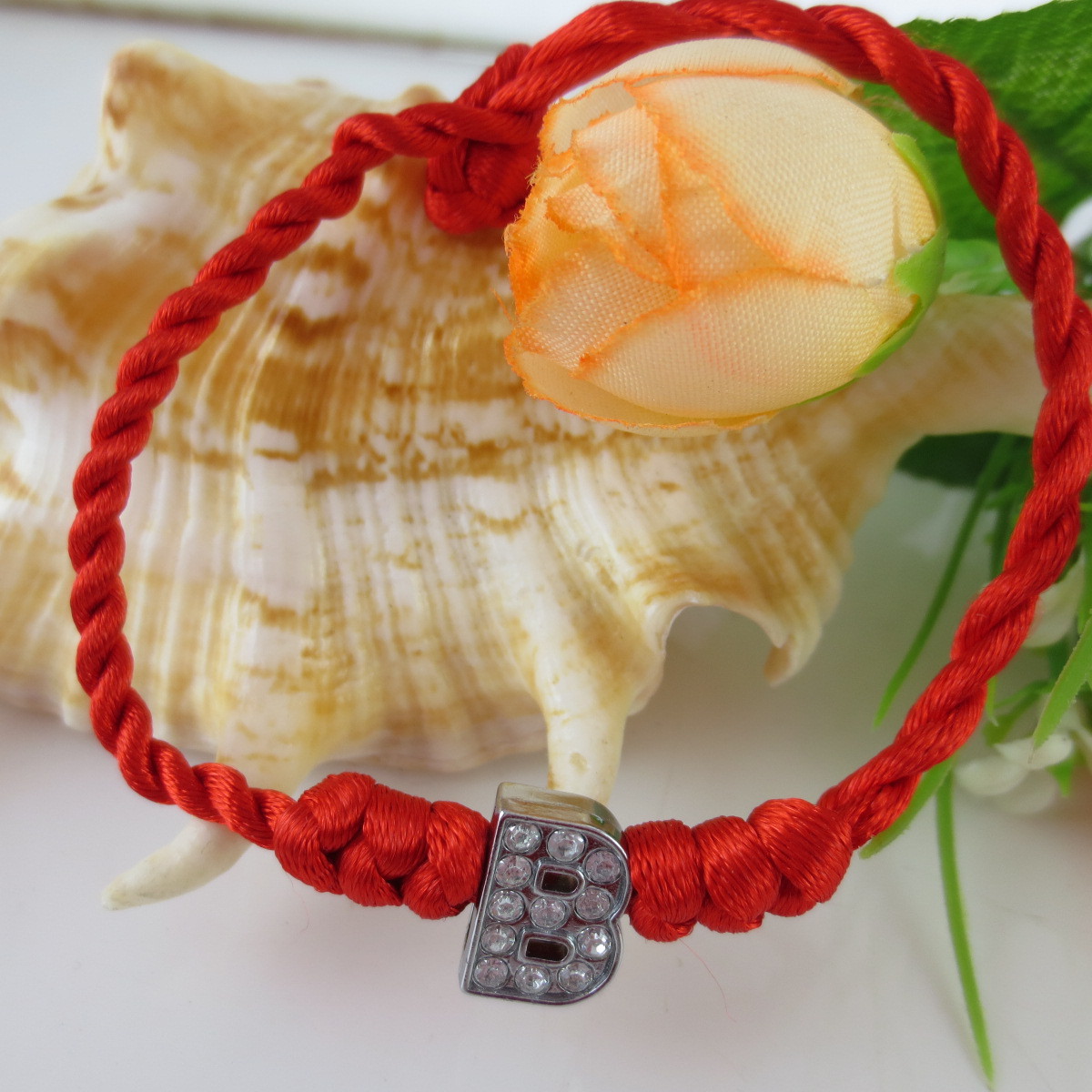 热销礼物 镶钻英文大写字母红绳手链 个性情侣手绳 另类新奇特