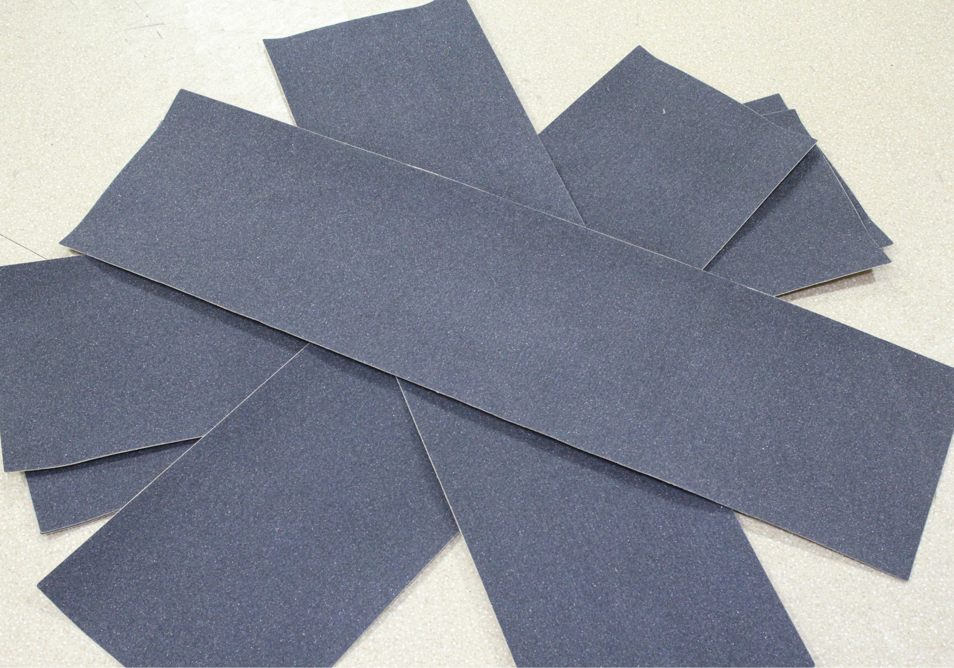 厂家供应防滑砂纸,滑板砂纸,手指滑板车砂纸,环保砂纸