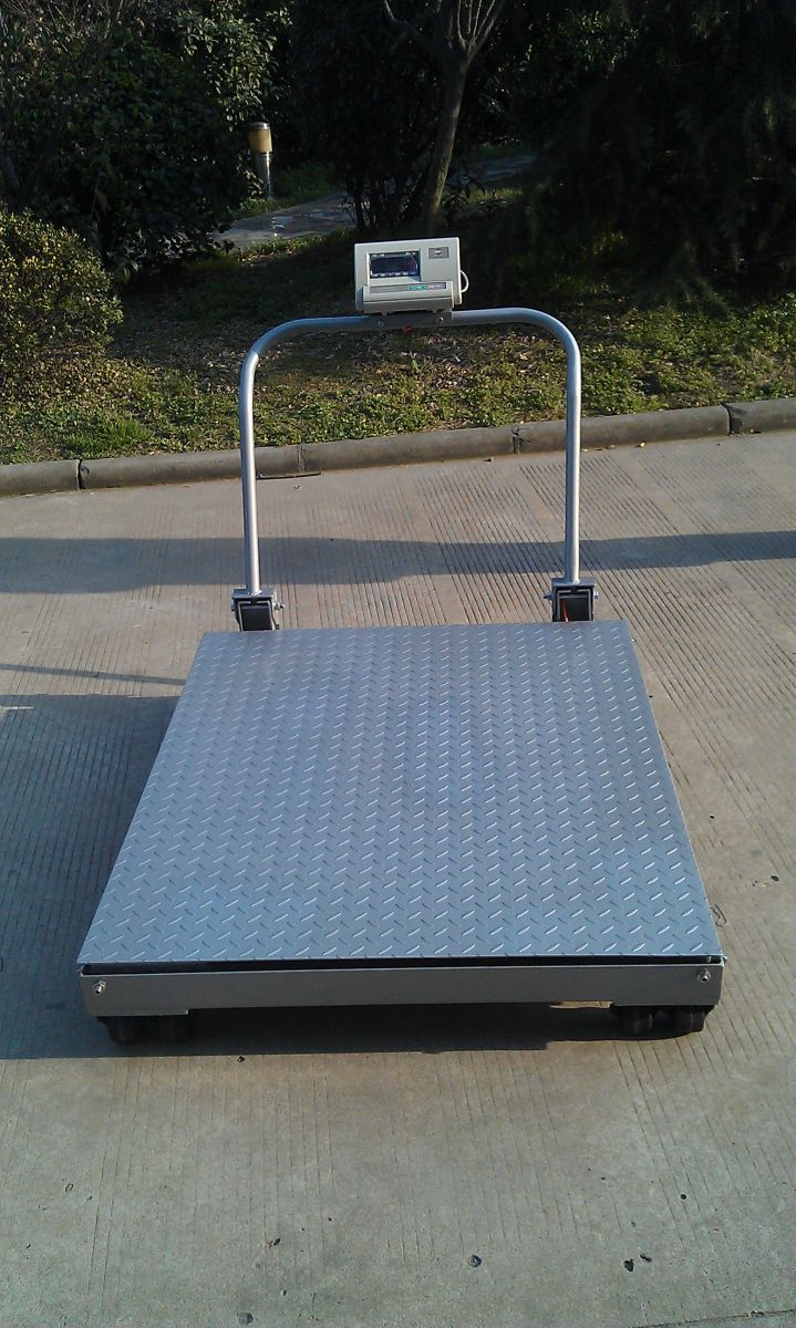 移动式地磅秤  产品亮点: 双层秤体带框设计,能有效防止在移动过程