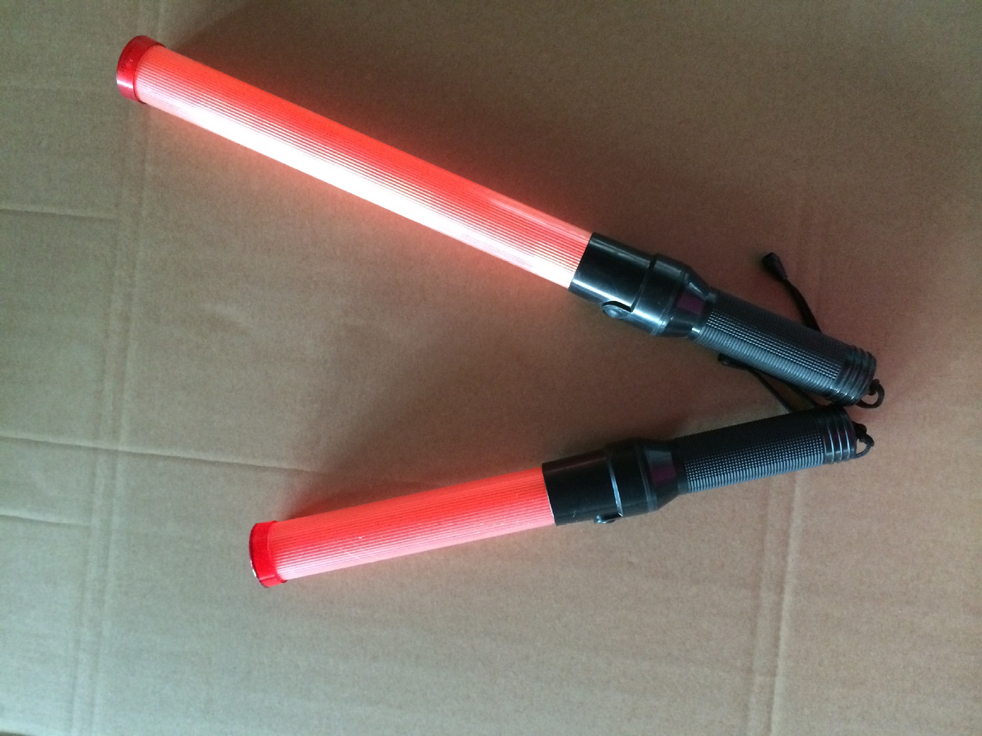 低价销售交通停车指挥棒充电指挥棒反光指挥棒高亮度信号棒