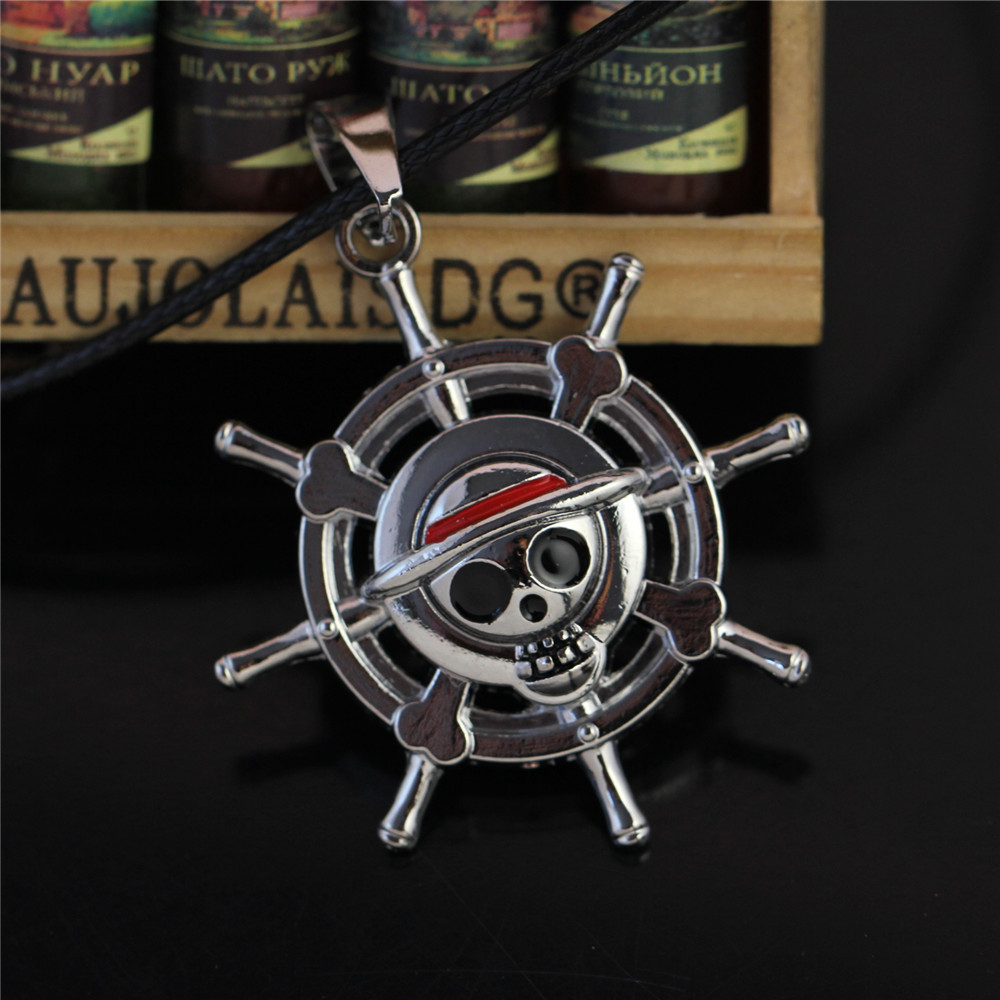 动漫周边批发海贼王骷髅头转盘船舵项链厂家批发速卖通热销