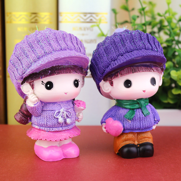 厂家直销 可爱幸福情侣戴帽娃娃 创意公仔工艺品 情侣树脂摆件批