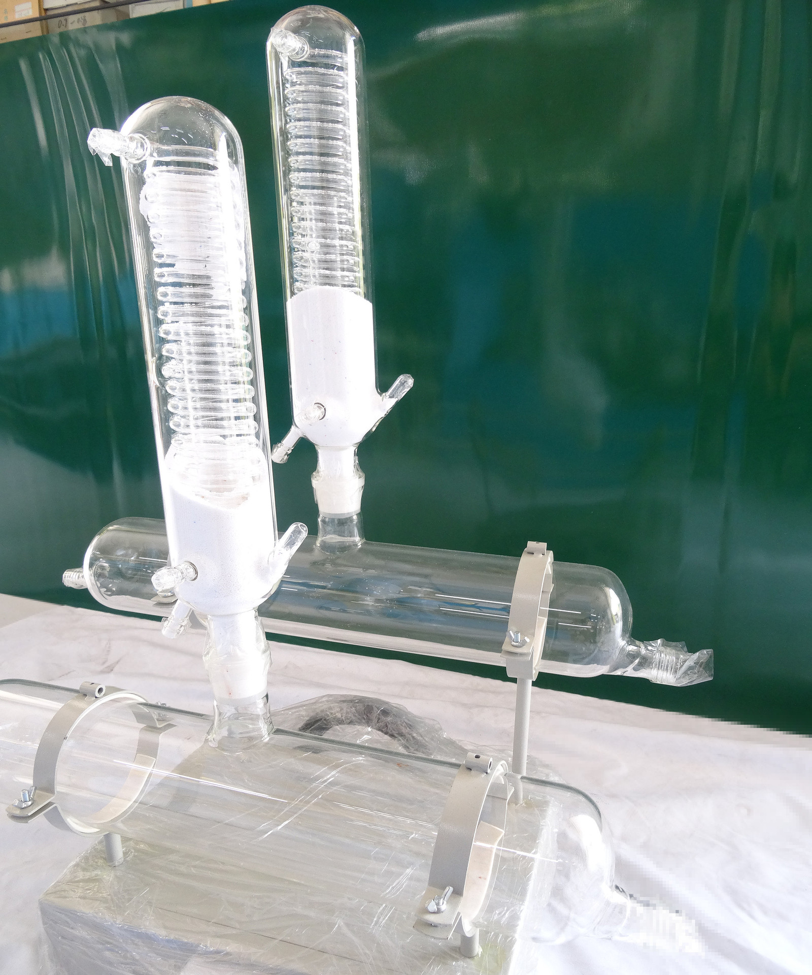 自动双重纯水蒸馏器用途:本仪器适合于实验室制备纯度更高的蒸馏水之