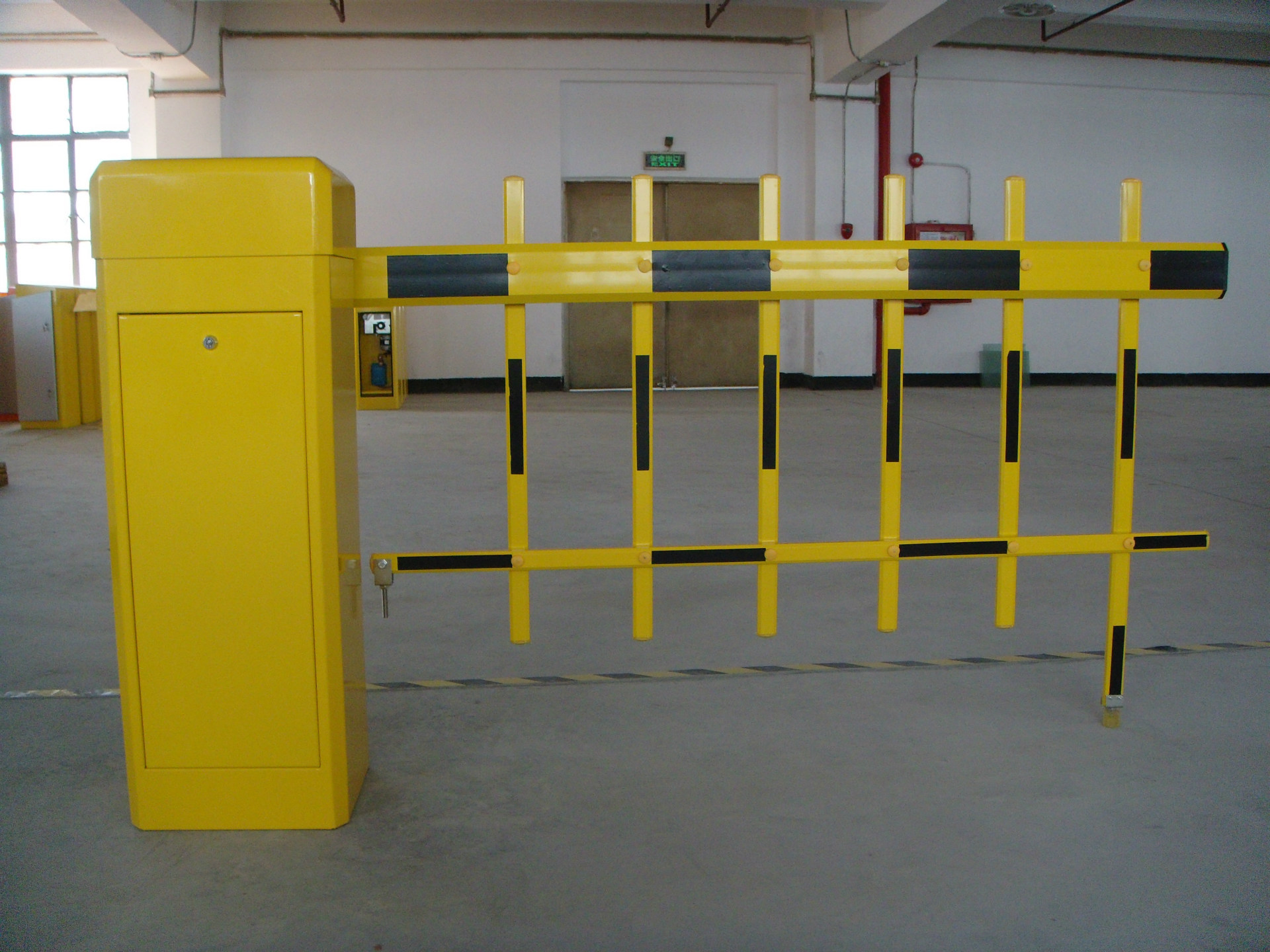 智能栏栅快速道闸系统车牌识别停车系统专用快速智能栅栏道闸