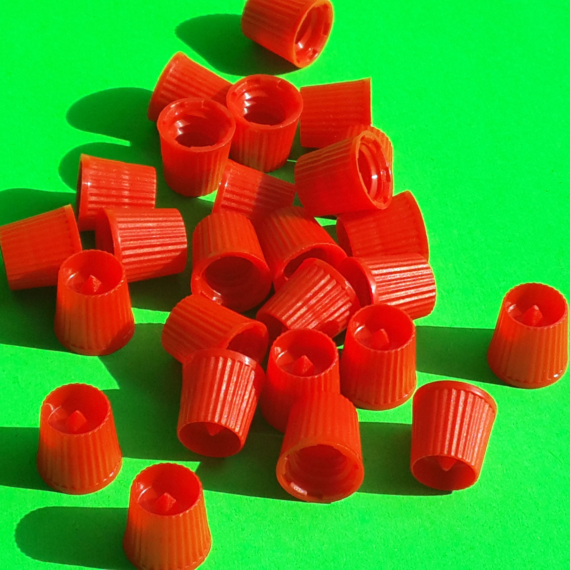 厂家供应32口压旋盖 儿童安全盖 安全盖 塑料盖子 粗纹站立盖批发