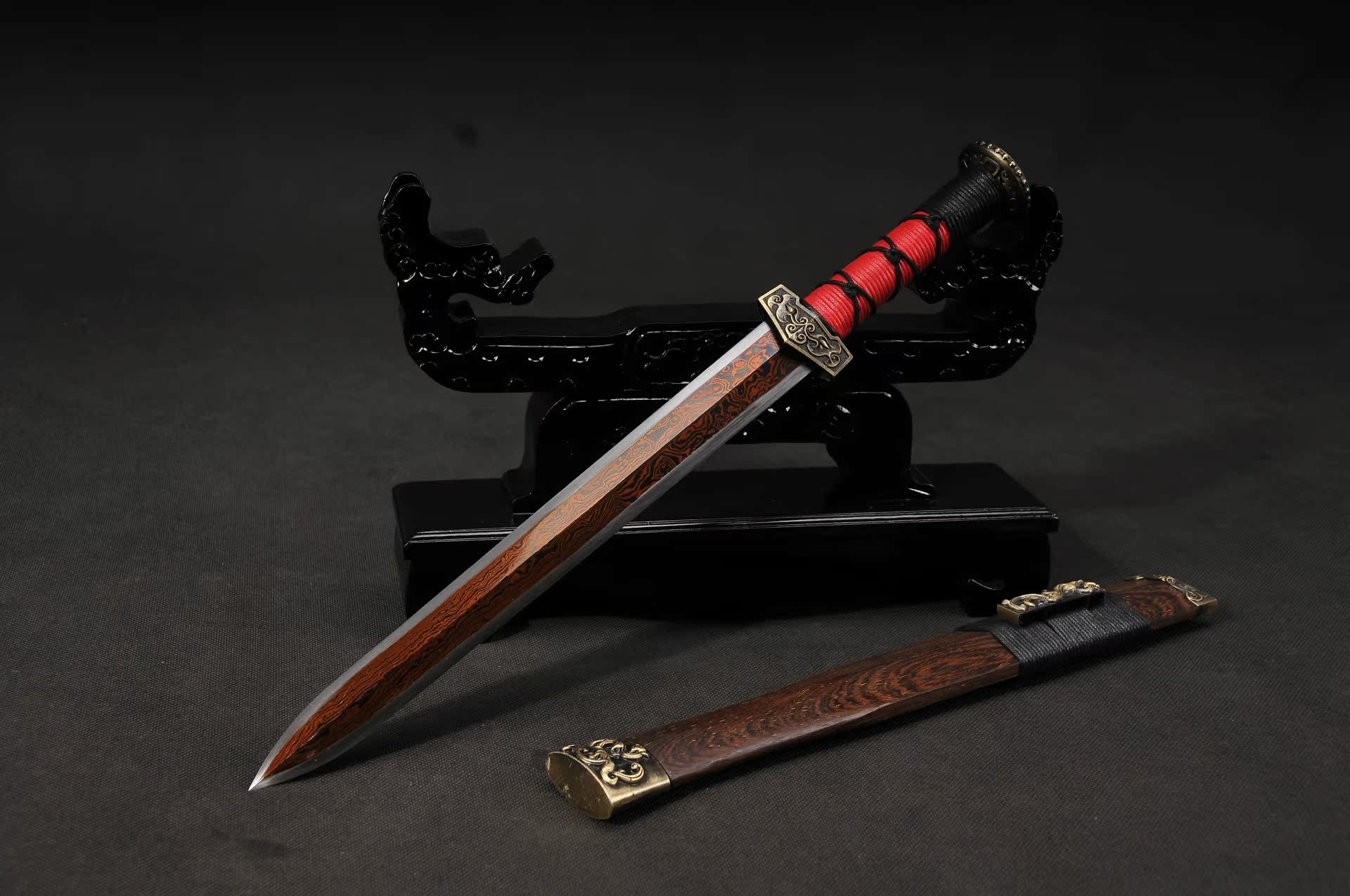 龙泉华影刀剑宝剑12寸短款八面发红汉剑花纹钢汉剑硬剑未开刃