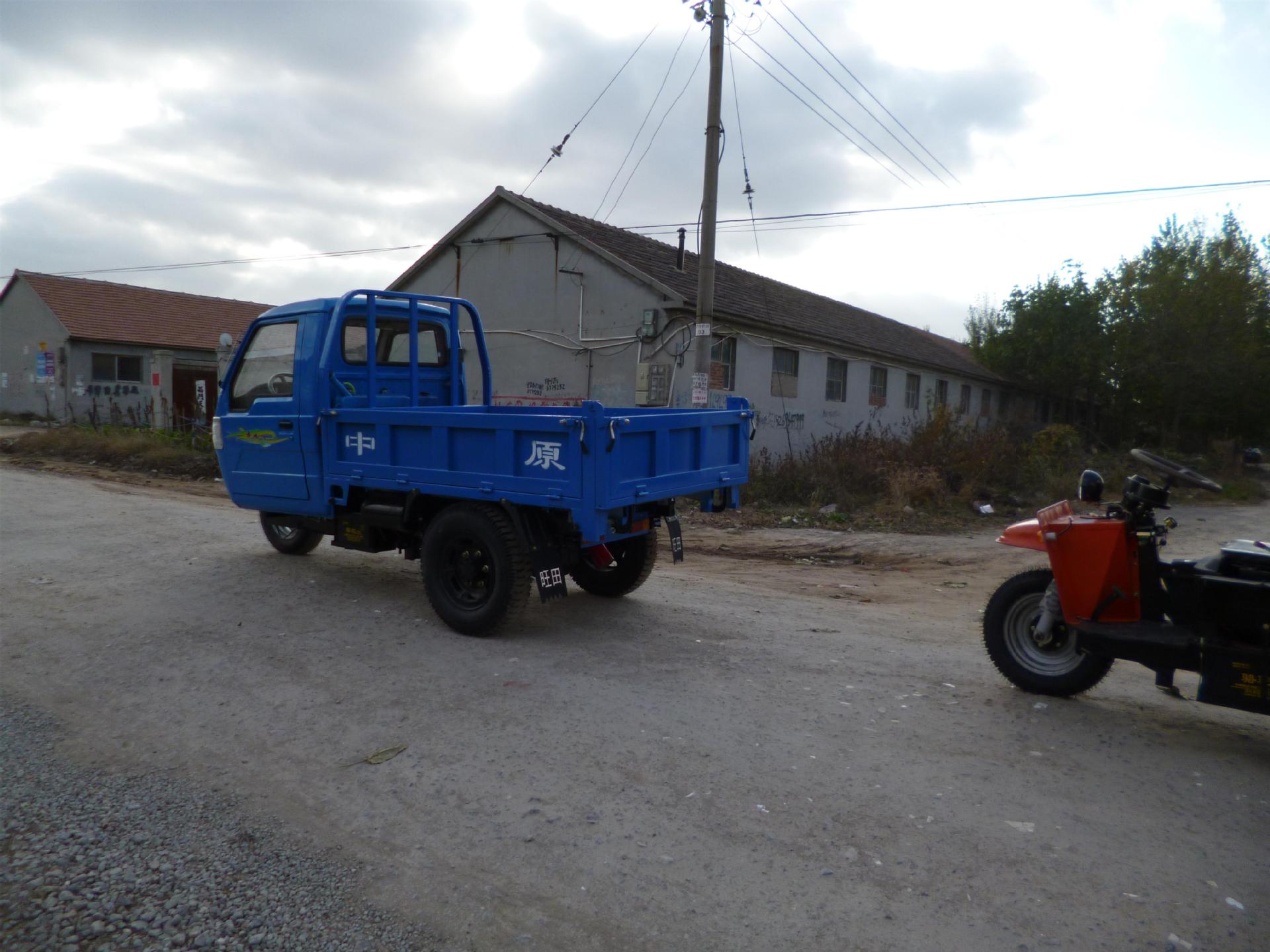 五征小飞虎驾驶室,蜗轮助力转向,真空助力,豪华自卸三轮汽车