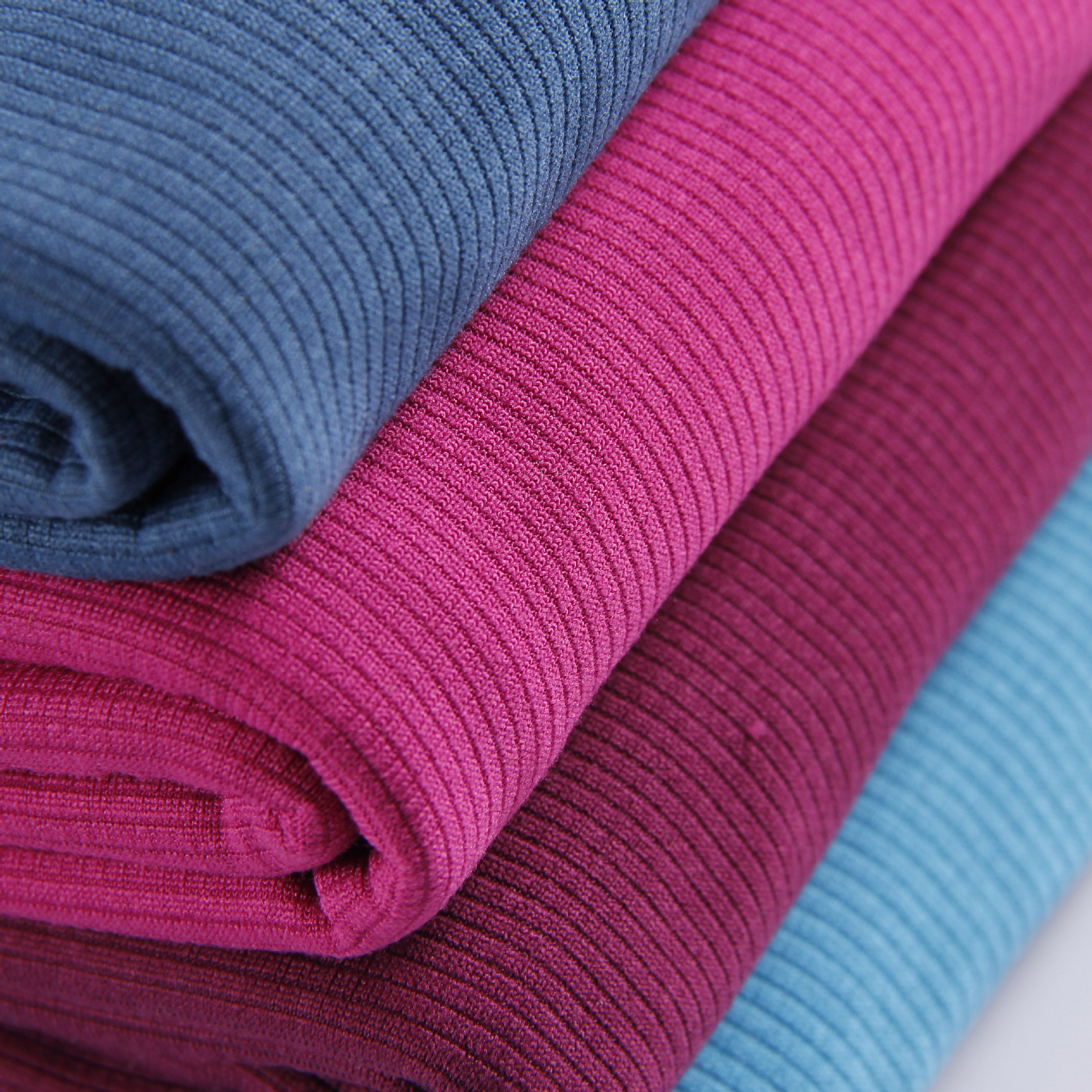 厂家直供 全涤抽条格子摇粒绒布 运动家居服饰秋冬素色面料