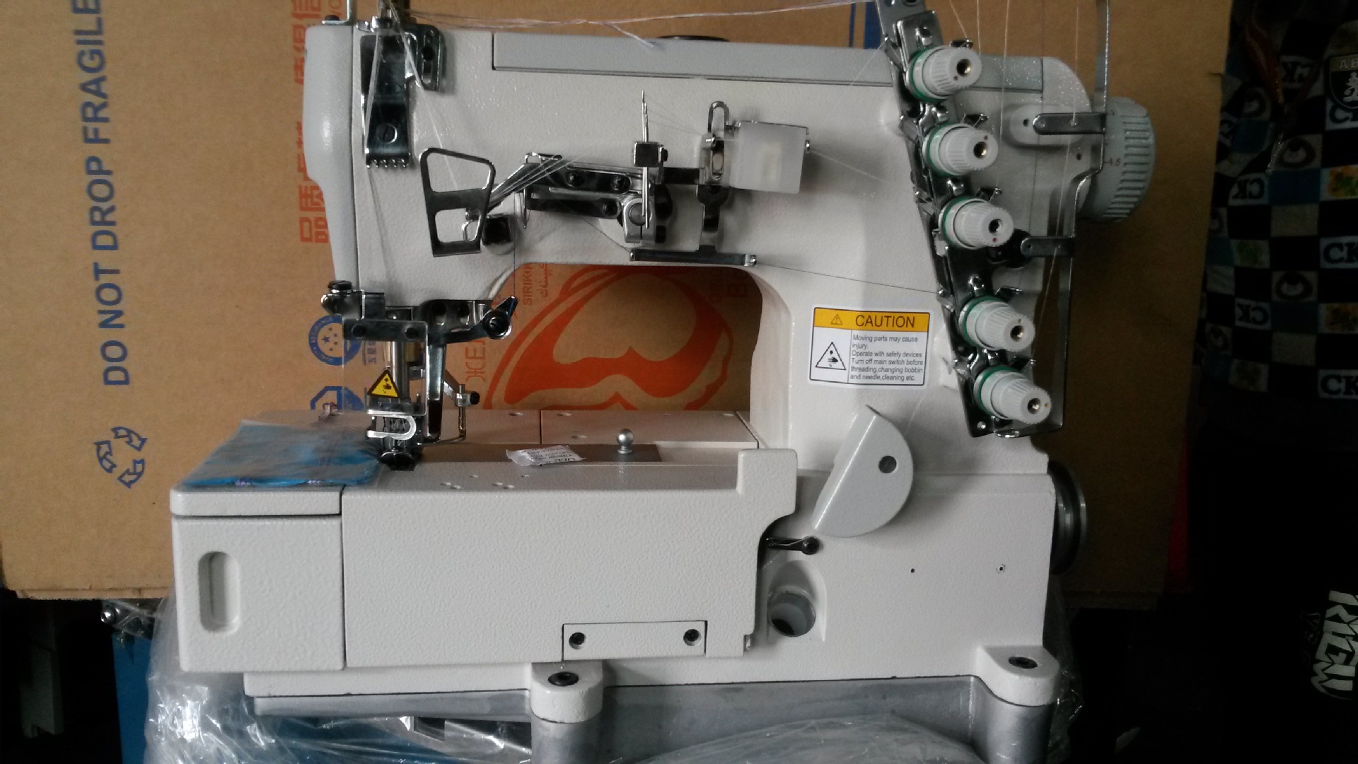 500三针五线高速绷缝机 飞马款t恤内衣运动衫的下摆折边用绷缝机