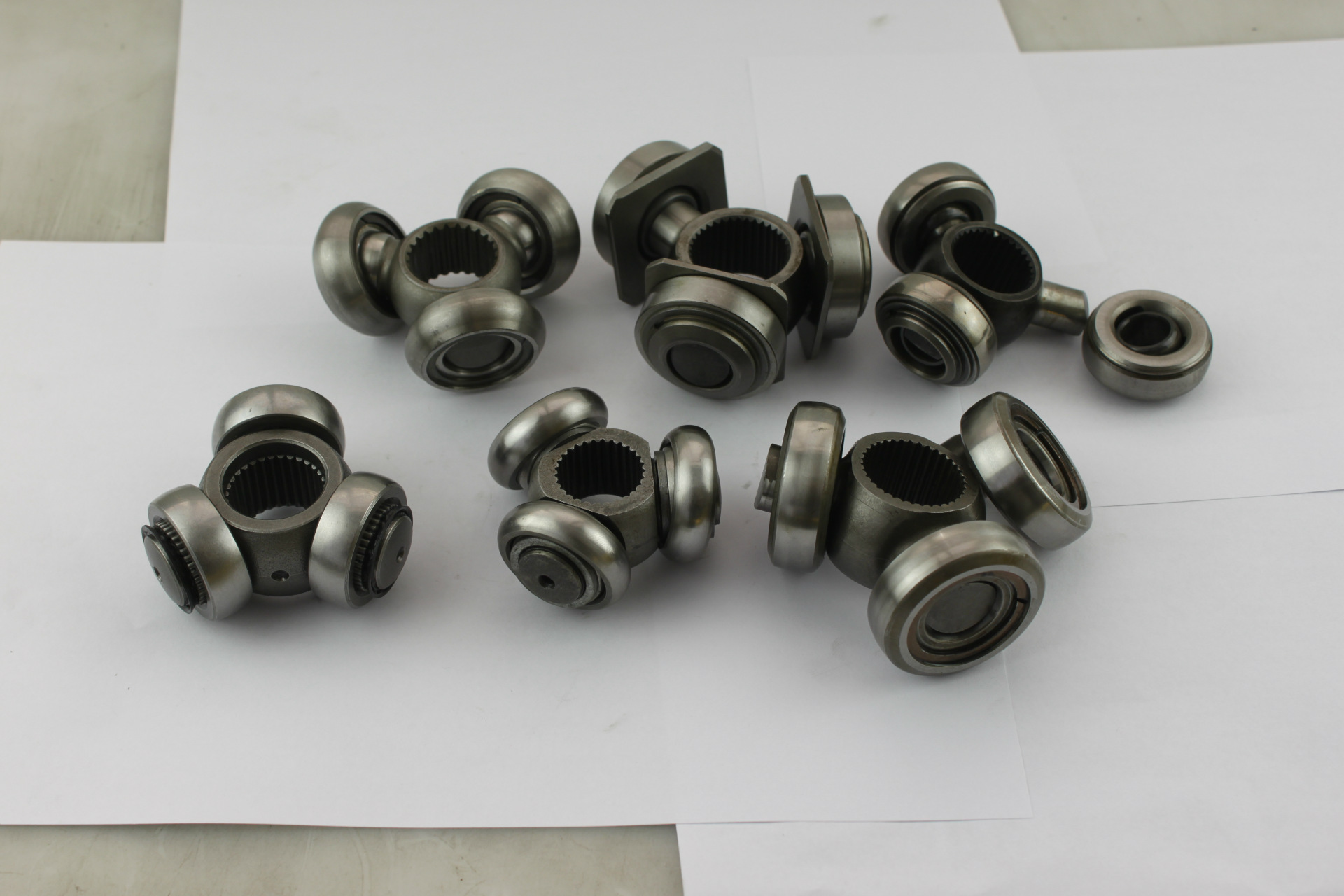 三叉球笼驱动轴等速万向节高摆角