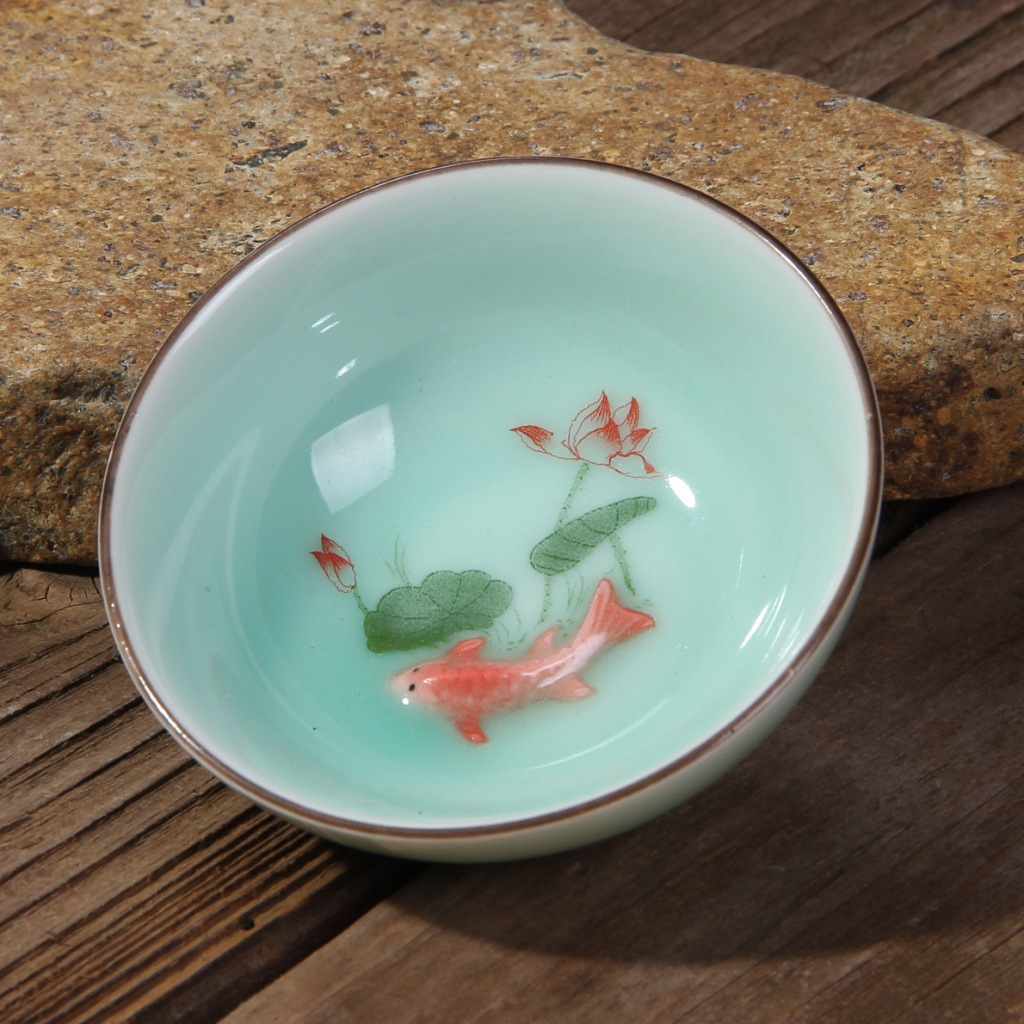 创意青瓷小鲤鱼杯子手绘荷花陶瓷功夫茶具品茗茶杯