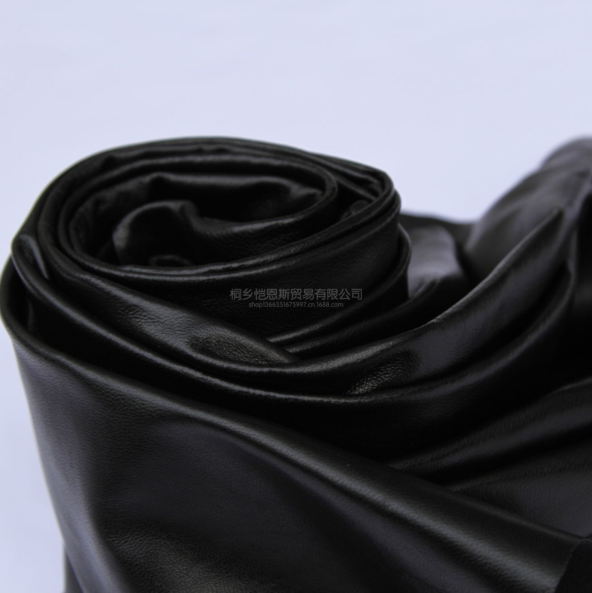 海宁厂家直销黑色绵羊皮真皮皮革 真皮面料服装羊皮皮料真皮批发