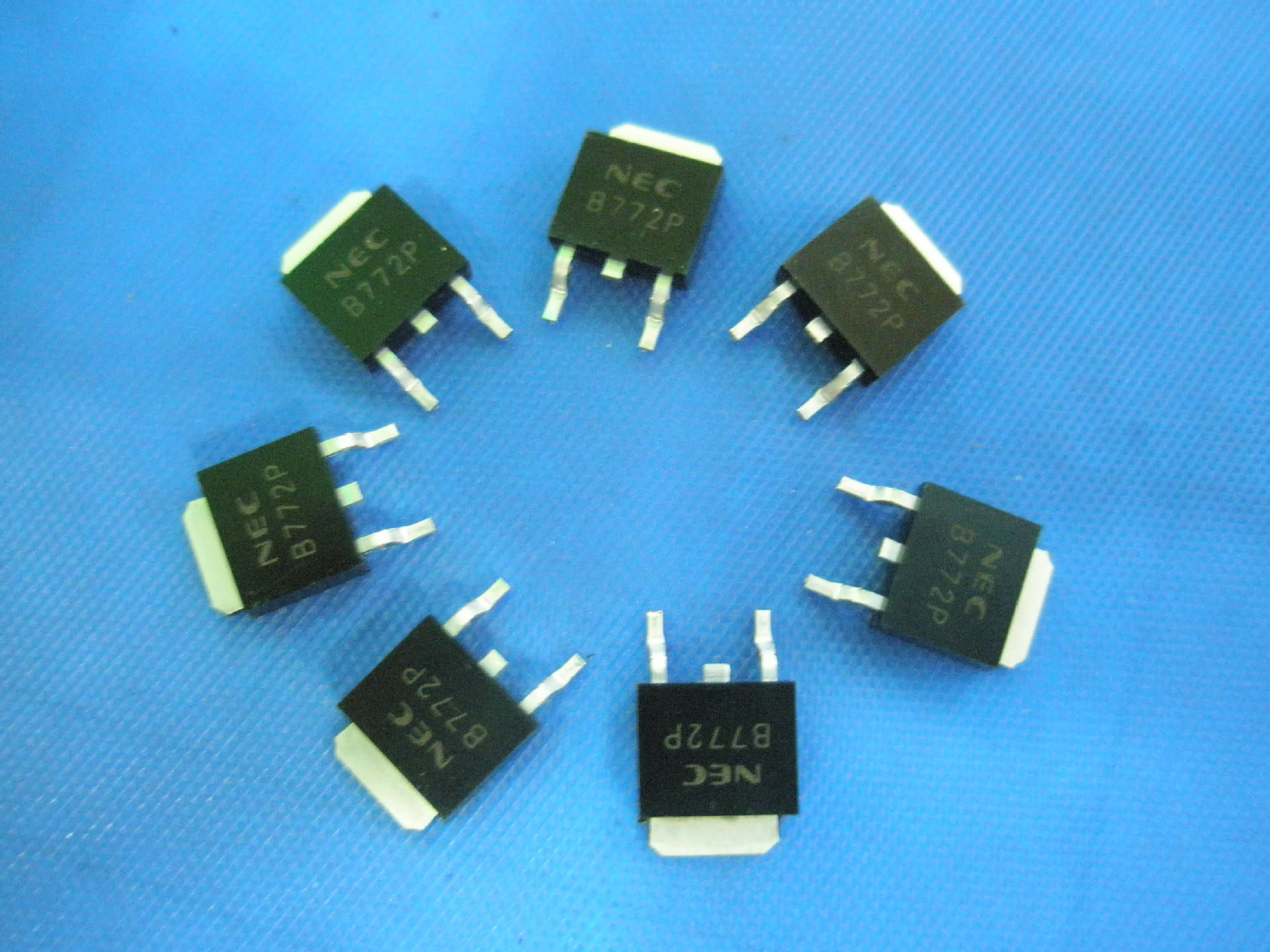 三极管to-252封装足3a电流d882p