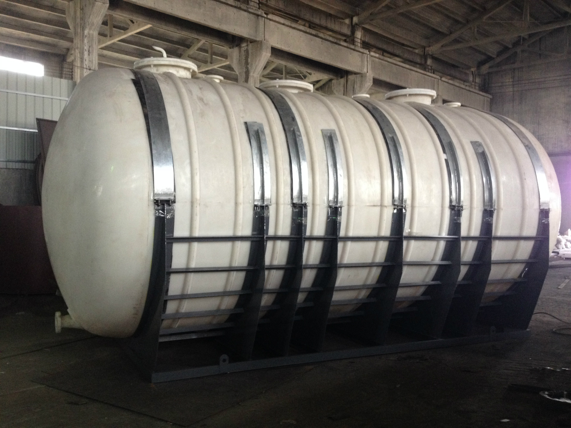 专业供应 30立方卧式滚塑pe储罐 30吨卧式盐酸储罐