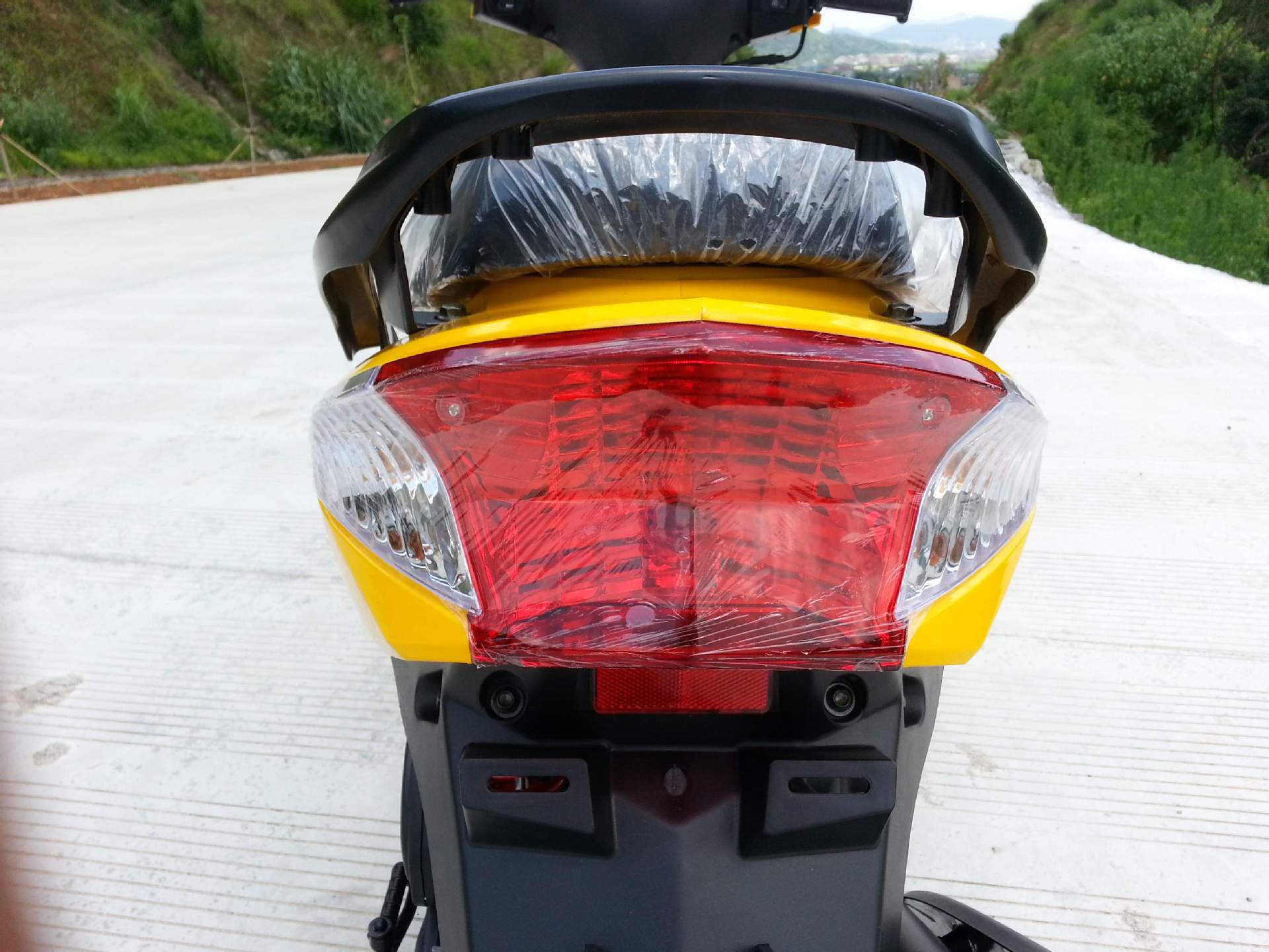 迅鹰雅马哈100踏板摩托车助力车