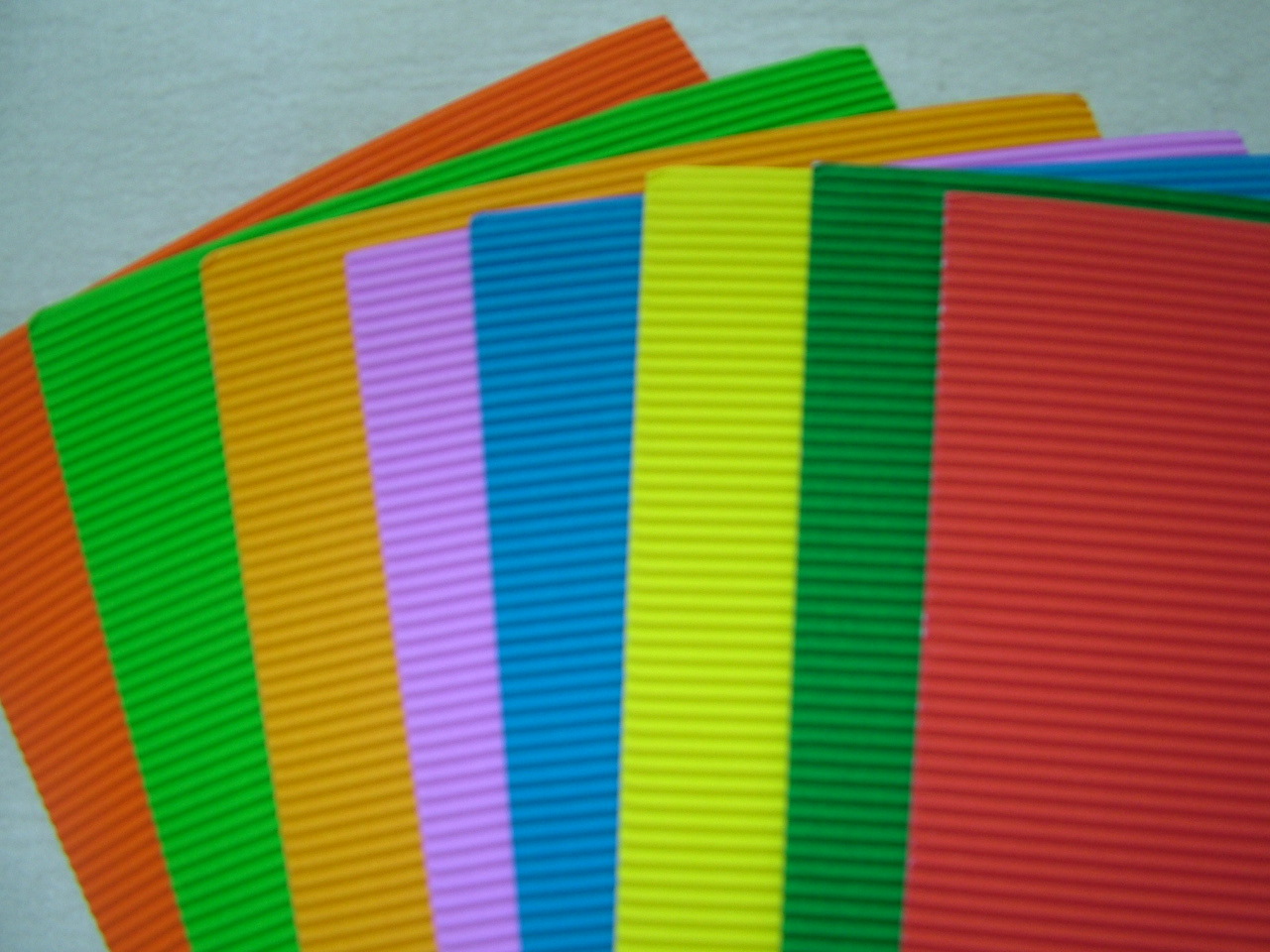 a4开彩色瓦楞纸 瓦棱纸 儿童diy手工材料 手工纸 美工纸8色 混装