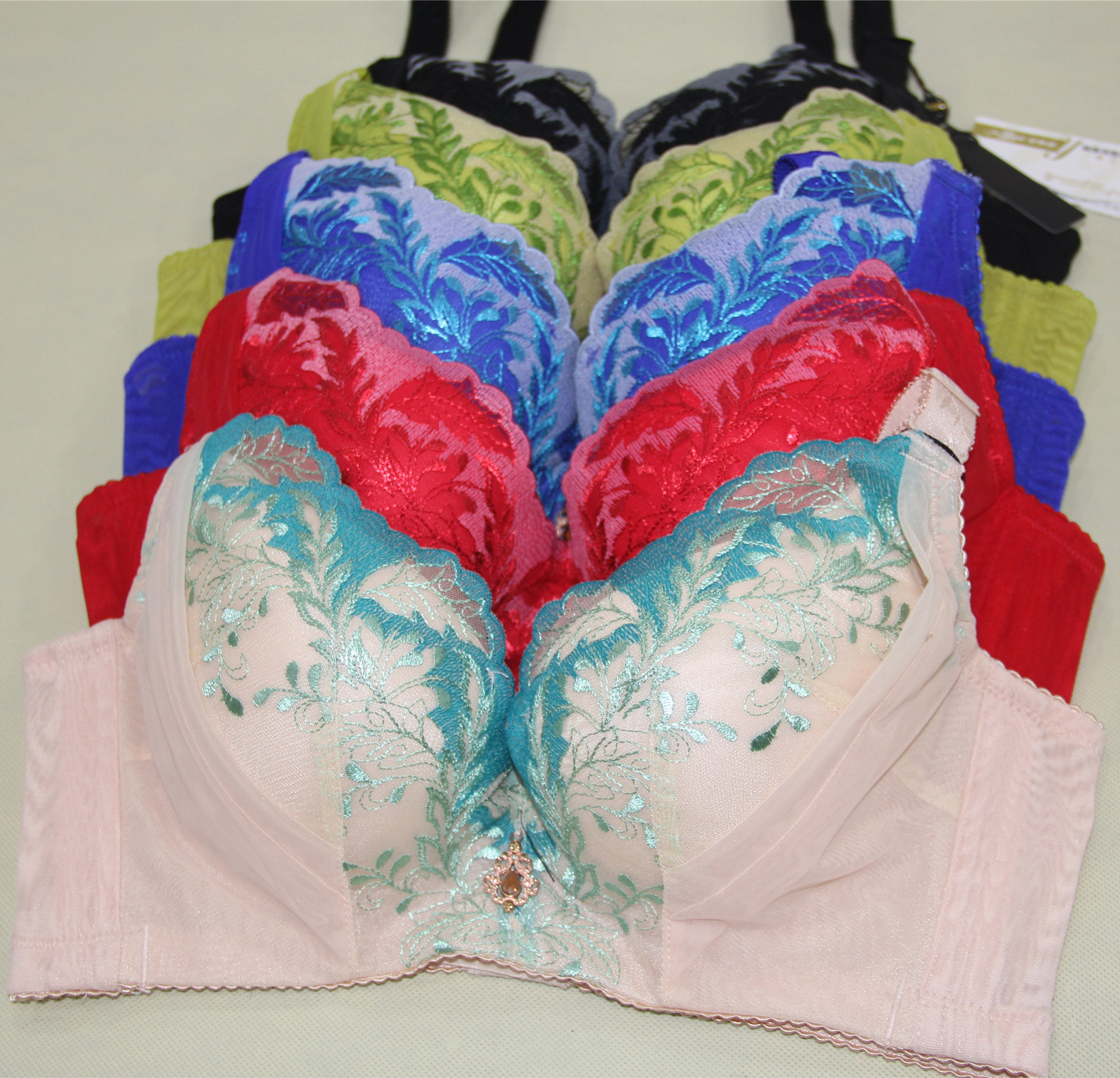 女士内衣直销 蕾丝刺绣精油水袋修正型聚拢调整文胸 金依雅345