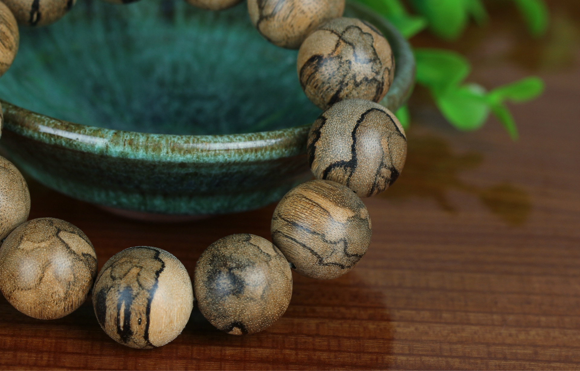 西马沉香手串18mm*13颗,26.23克,罕见的纹理,独特的香味,值得收藏!