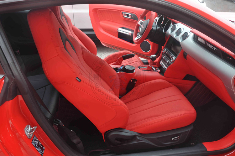 野马全红色内饰改装真皮座椅 注定这匹马不温驯