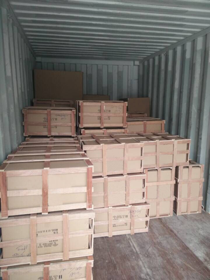 12月24日 一批灯饰顺利出货