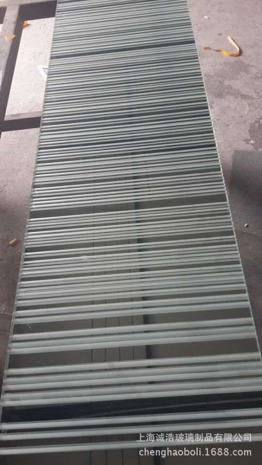 仿古镜玻璃,防水镜玻璃,超白镜玻璃,多色镜子等等