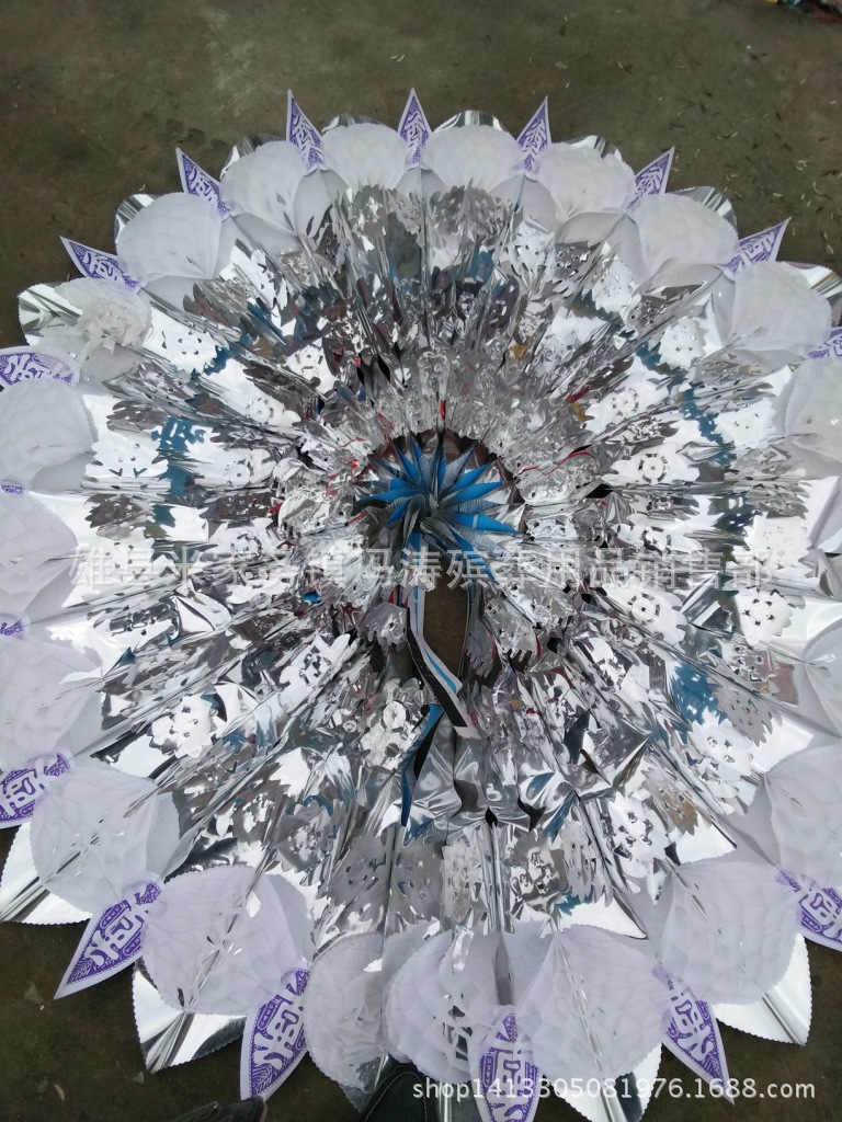 公鸡亮花圈
