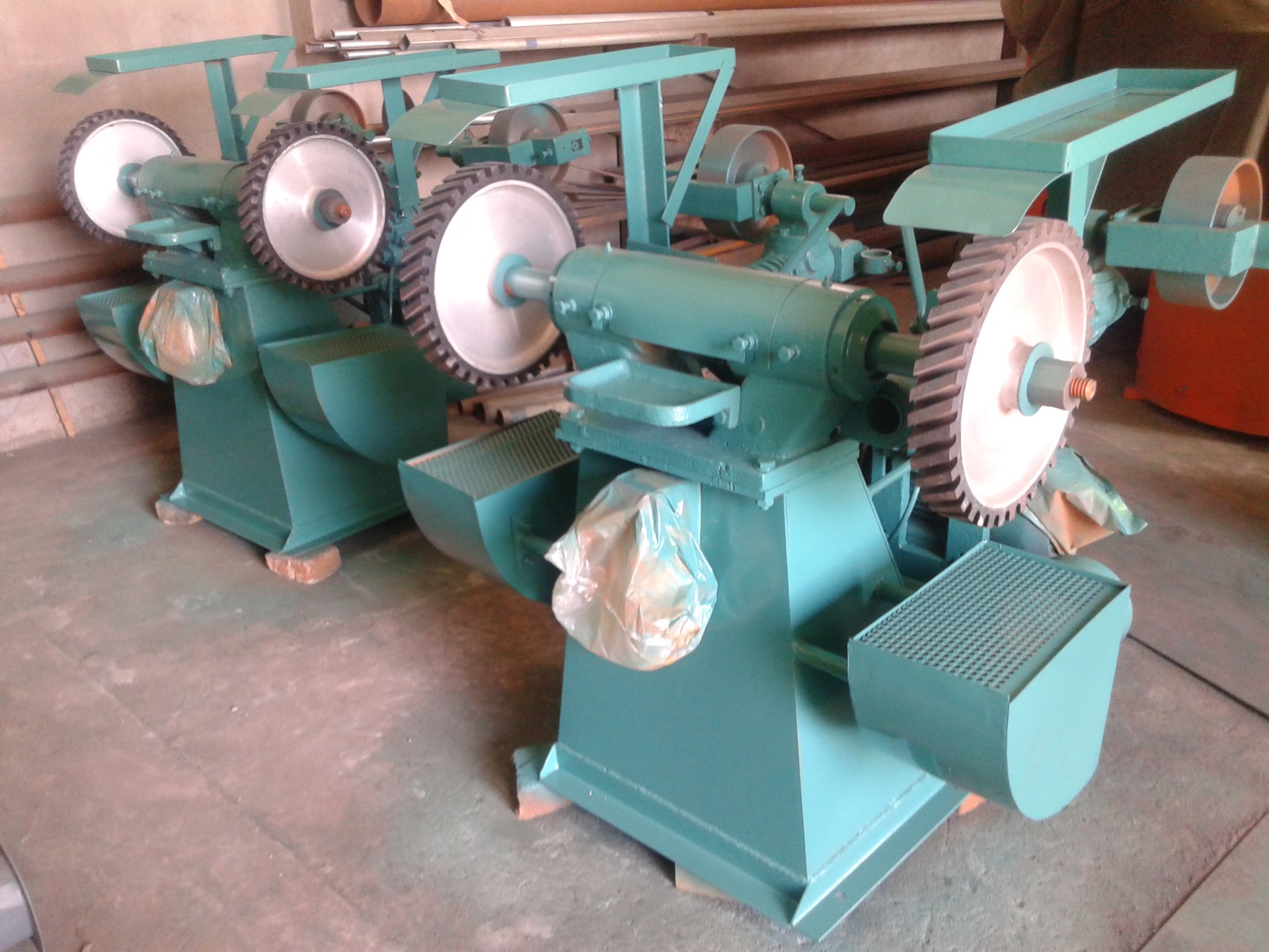 供应精铸设备 抛光机 砂带机 磨光机厂家直销