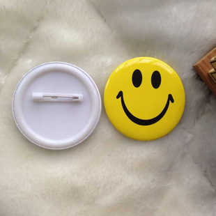 笑脸胸牌_厂家现货批发亚克力笑脸胸牌透明服