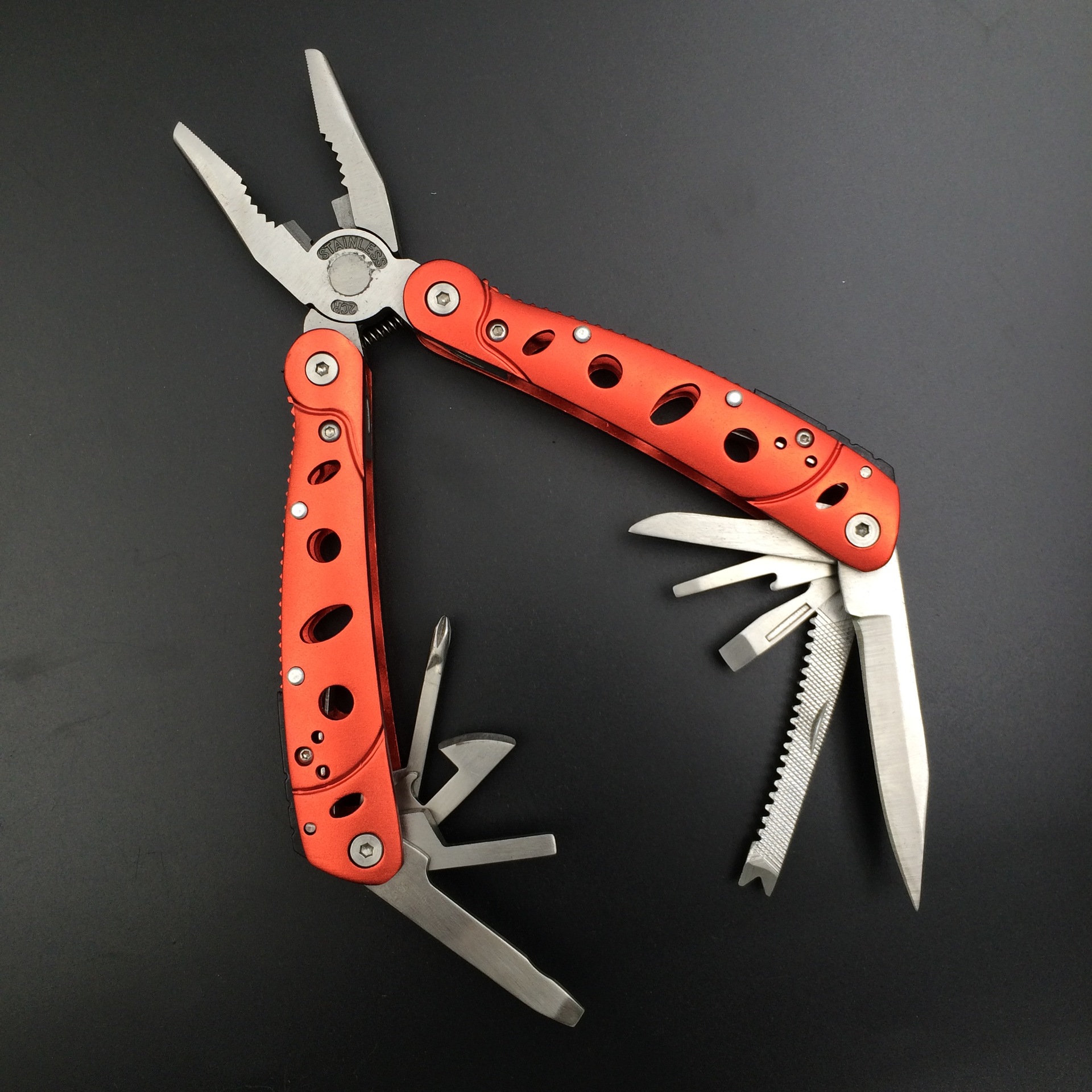 手柄带孔多用钳 户外万用工具钳 不锈钢创意折叠钳子