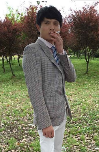 在此借用夏鼎先生的照片,让大家更好的认识下他.