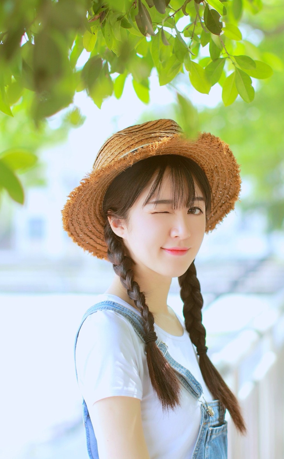 下面一起感受下美女的笑容吧.