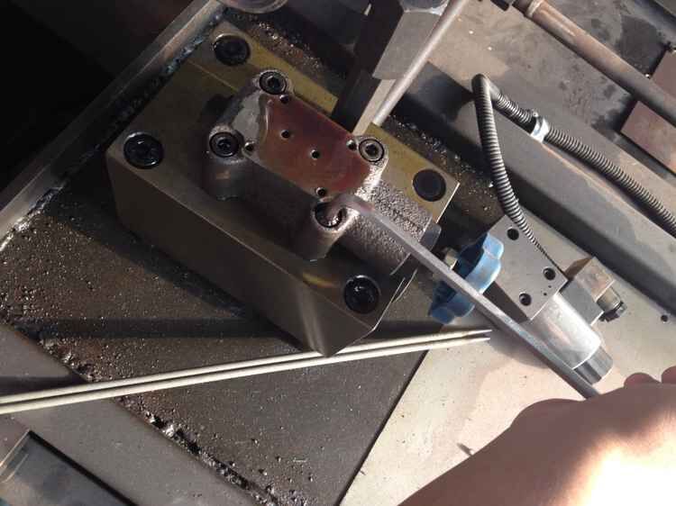 液压剪板机刀和压脚不工作