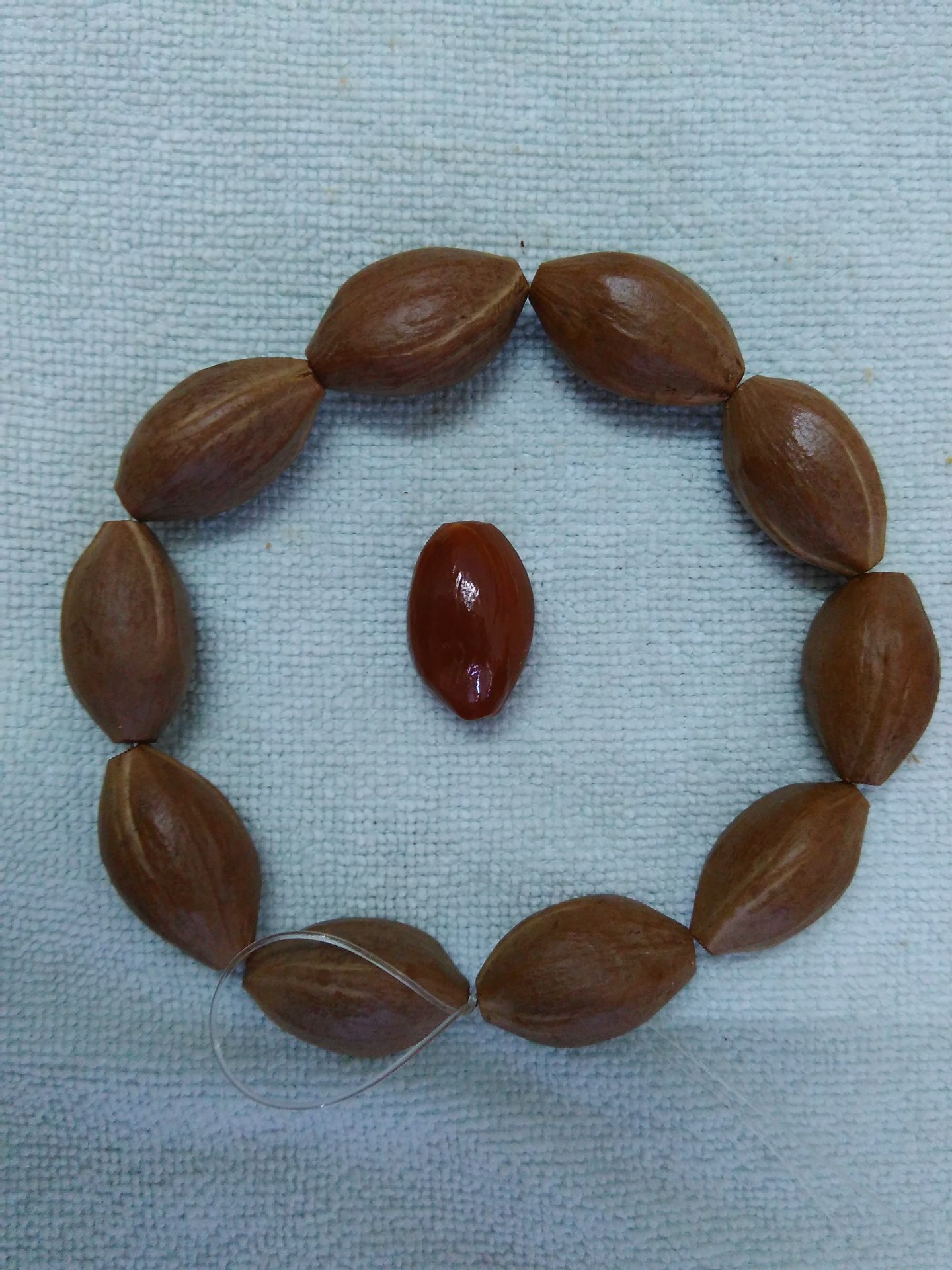 橄榄核原皮珠子已打孔按斤按个顶级三花老油核红皮老料辟邪素核