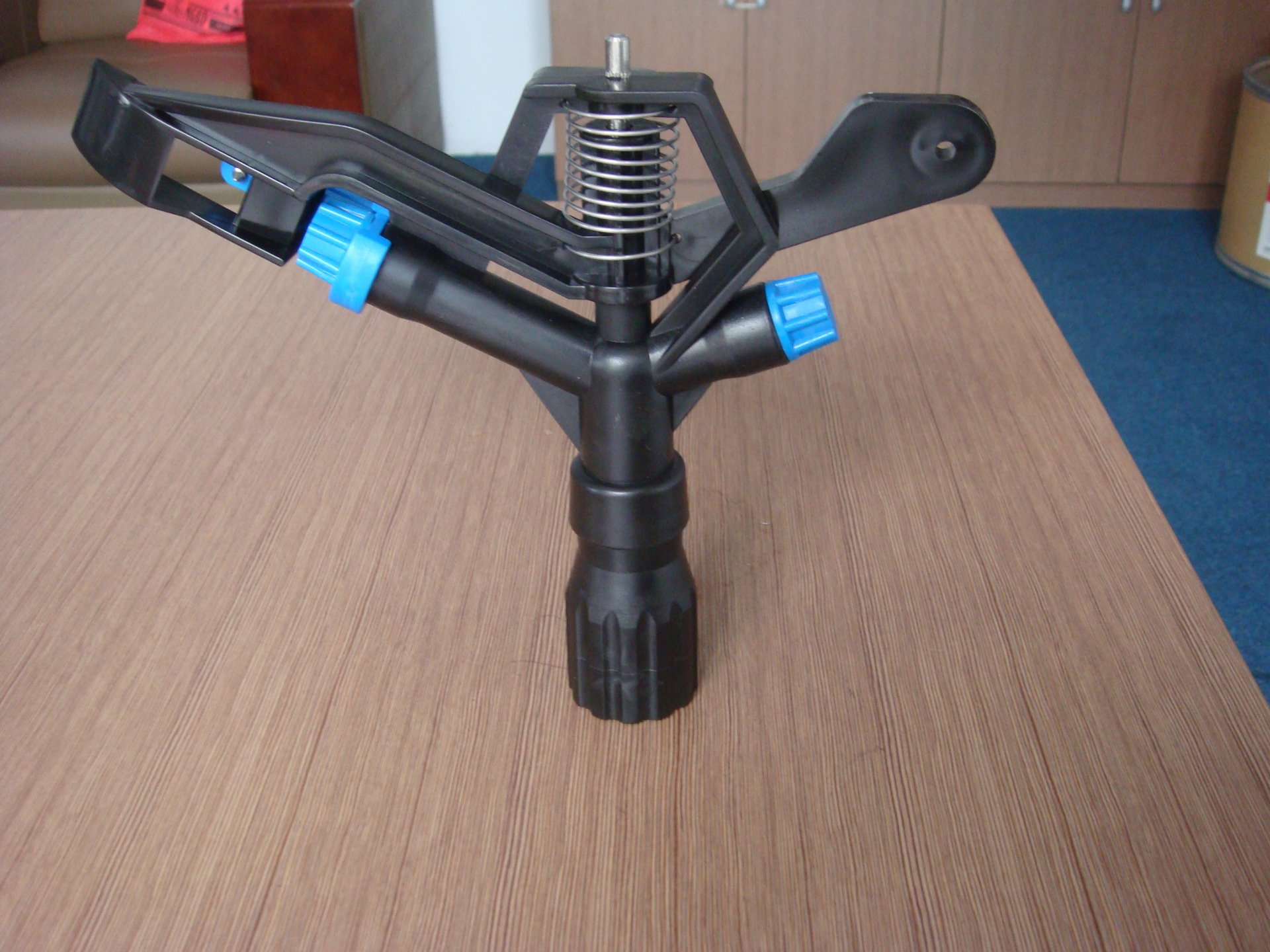 1寸内丝塑料摇臂喷头 大田灌溉喷头 草坪园林喷灌灌溉喷头 洒水器