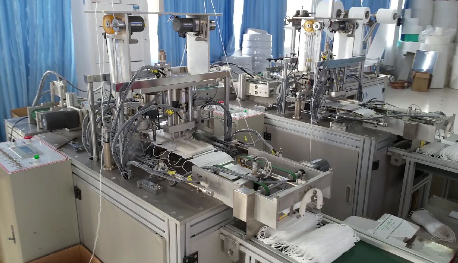 迈威全自动一拖二口罩外点机厂家直销一次平面口罩制造生产设备