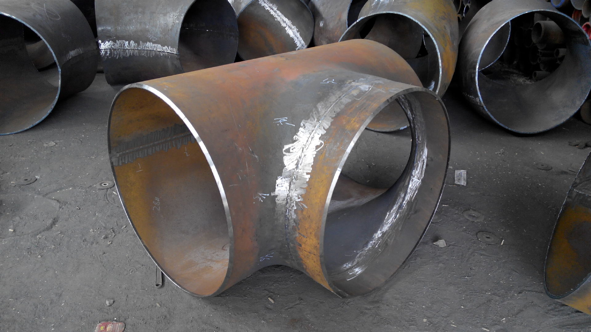 厂家供应q345r大口径钢板焊制三通 接嘴三通直销