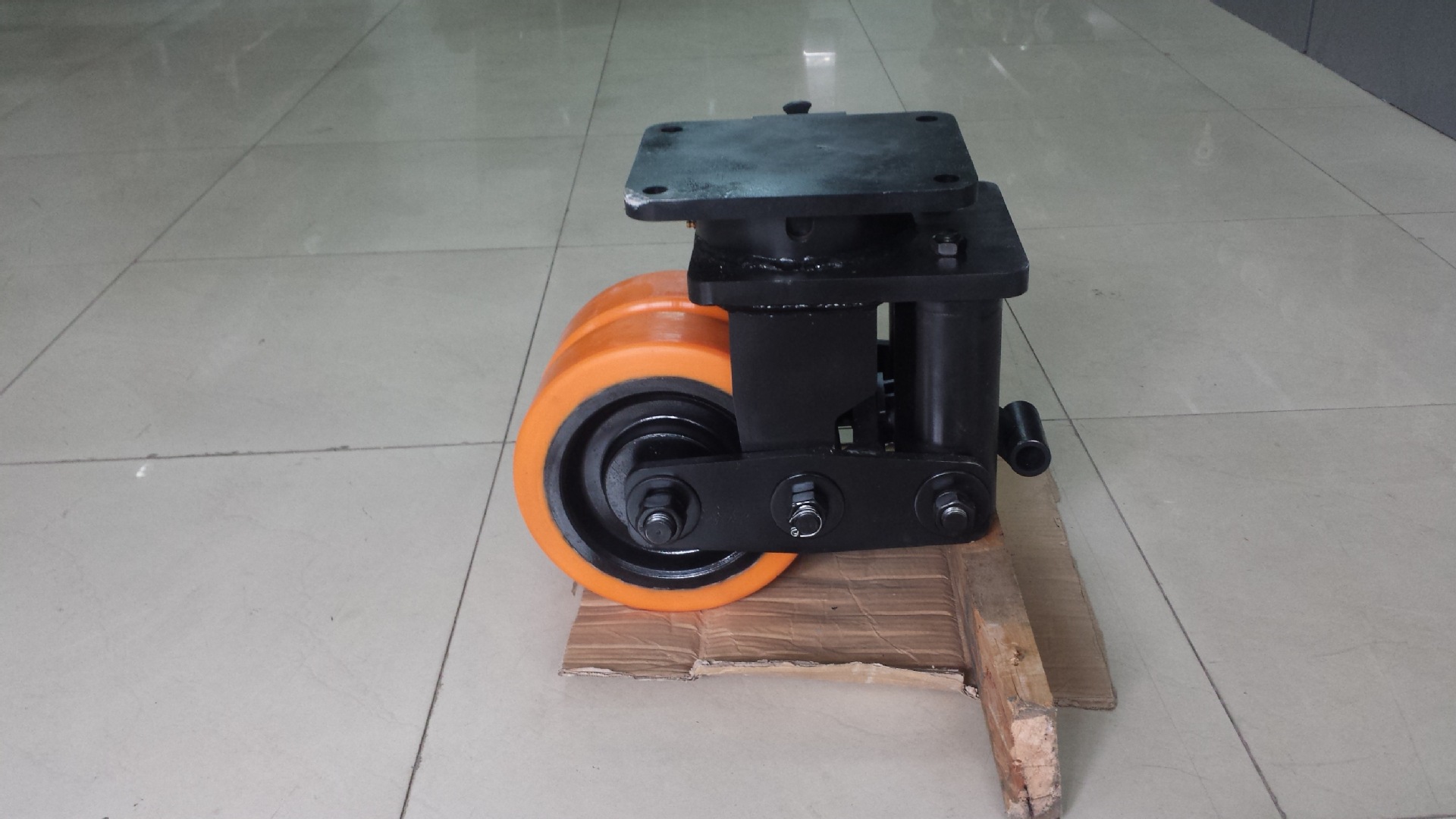 5t超重型agv飞机场脚轮万向轮刹车减震