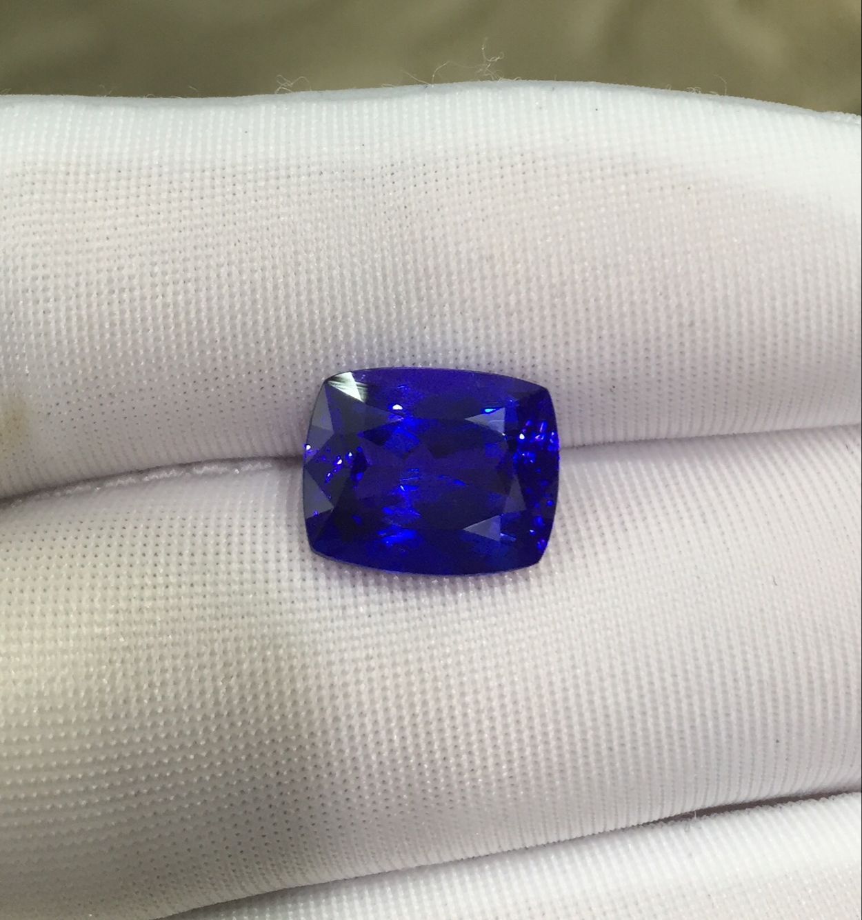 何为坦桑石 坦桑石的价格和市场行情怎么样 天然坦桑蓝宝石