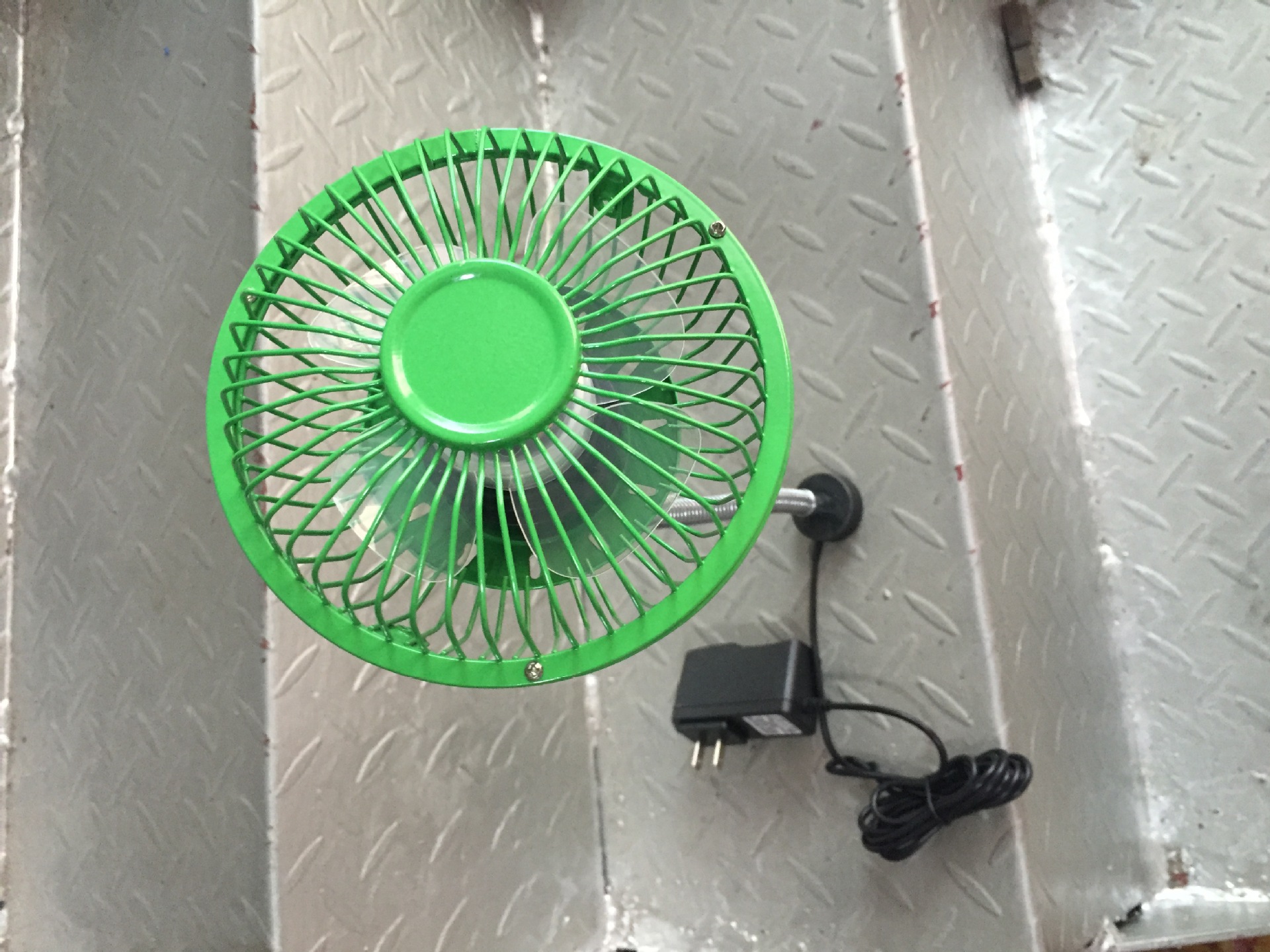 小型充电风扇_小型无叶风扇厂家_小型电风扇作用