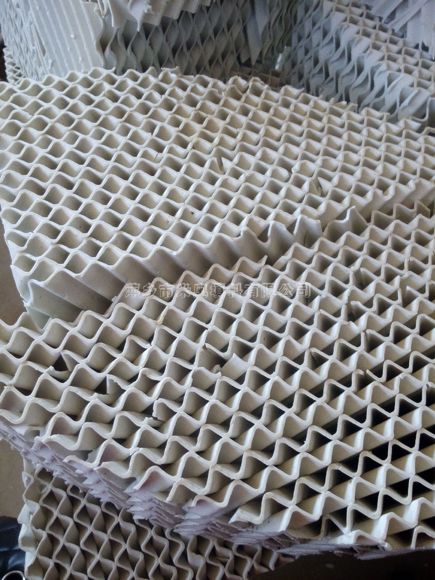 550y陶瓷波纹填料厂家直销 吸收塔塔用陶瓷规整波纹塔填料