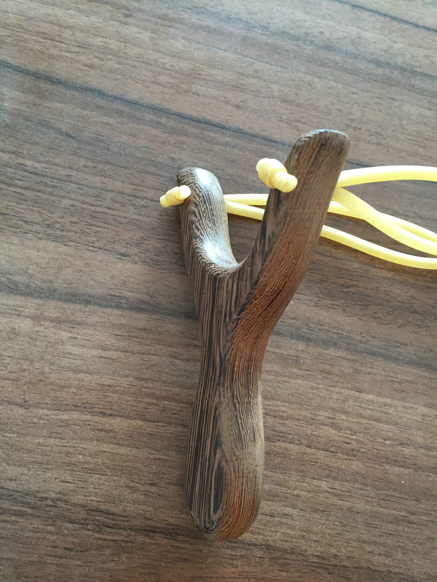 厂家专业批发木质弹弓 工艺品弹弓 黑色经典款鸡翅木弹弓玩具