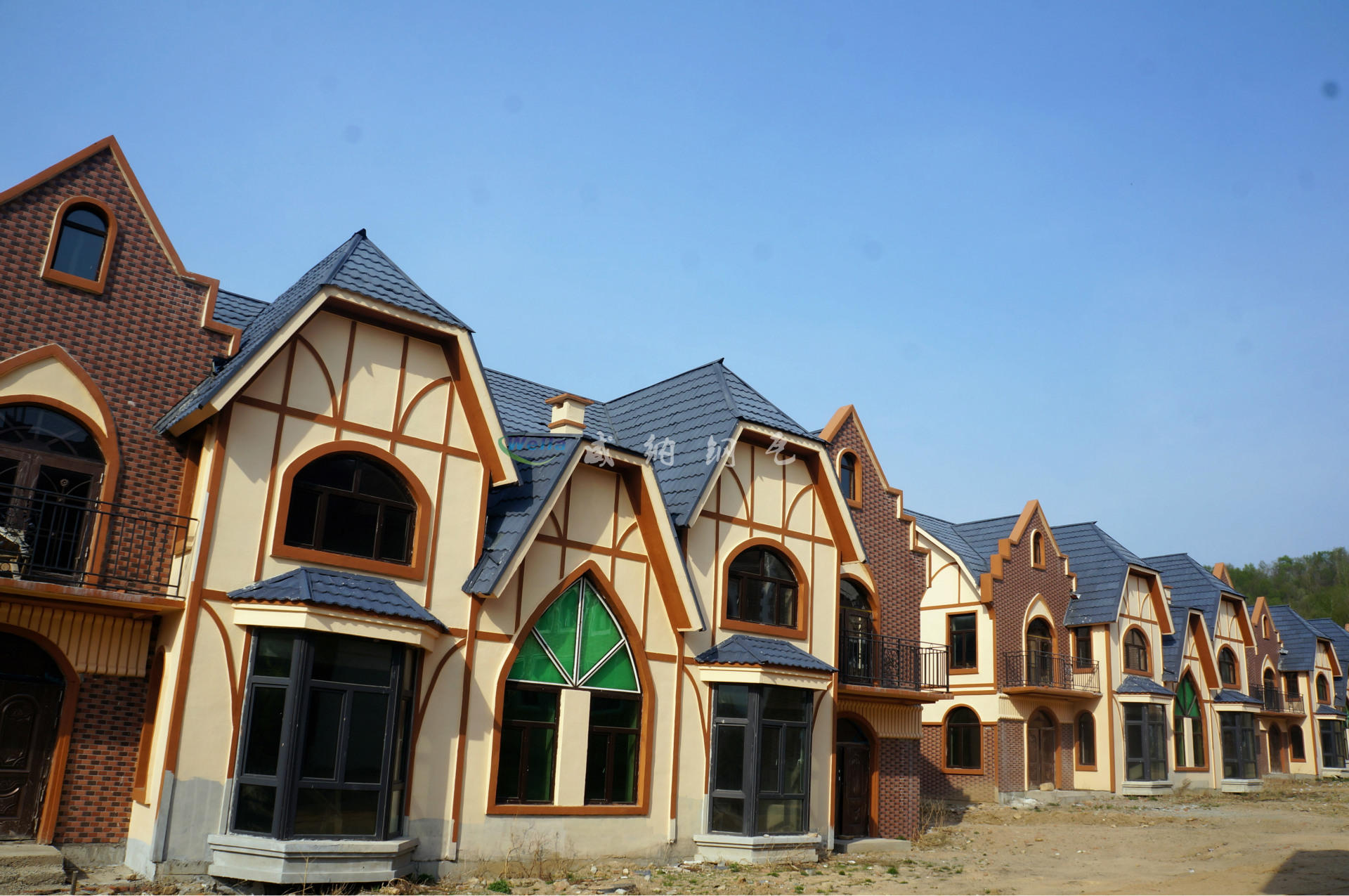 威纳钢瓦配件泛水板彩钢瓦彩石金属泛水板山墙泛水板彩钢瓦