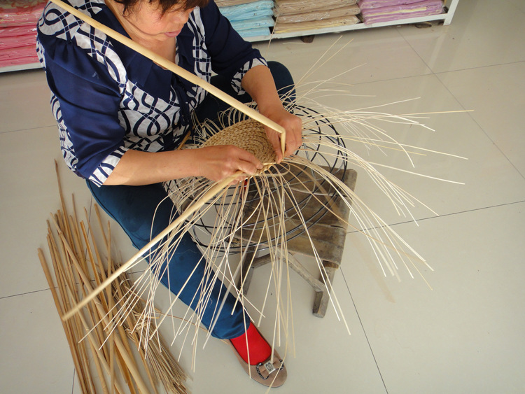 蒲团 加厚坐垫矮凳  特点:选用纯天然芭蕉叶和藤条编织,纯手工制作